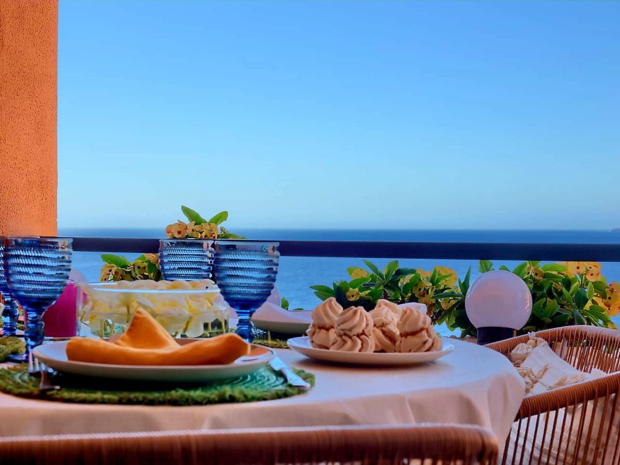 Luxuriöser Rückzugsort mit direktem Meerzugang und Pool-Binnen