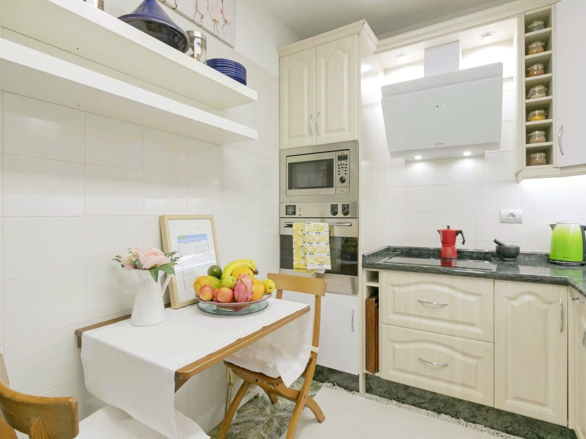 Luxuriöser Rückzugsort mit direktem Meerzugang und Pool-Binnen