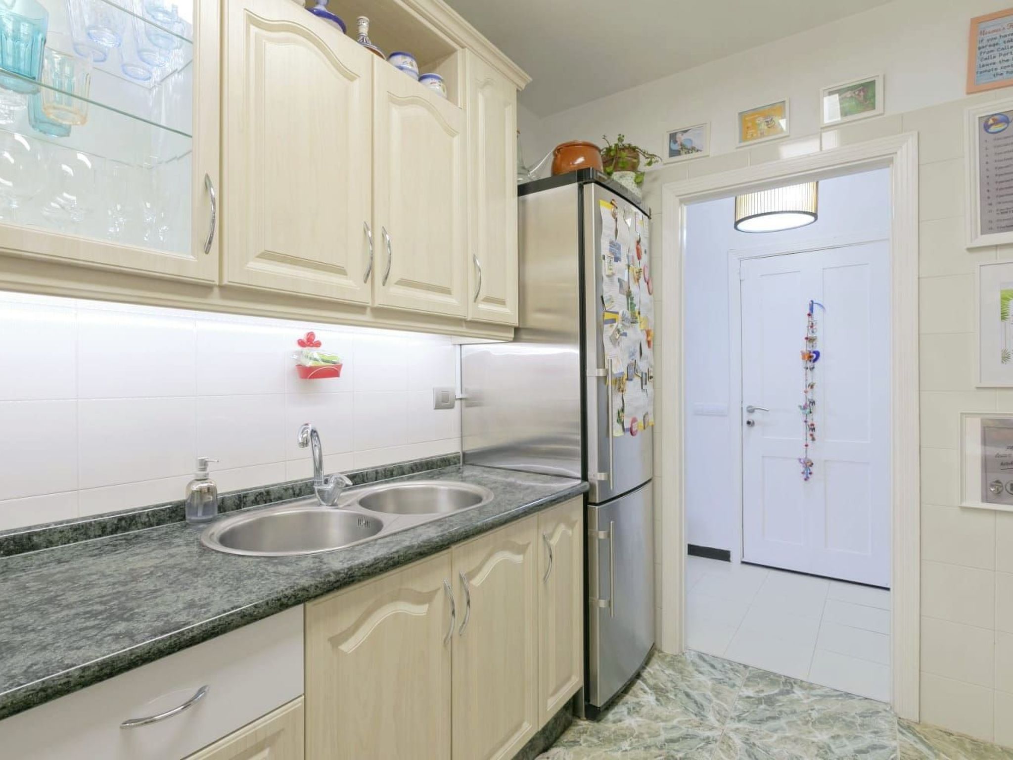 Luxuriöser Rückzugsort mit direktem Meerzugang und Pool-Binnen