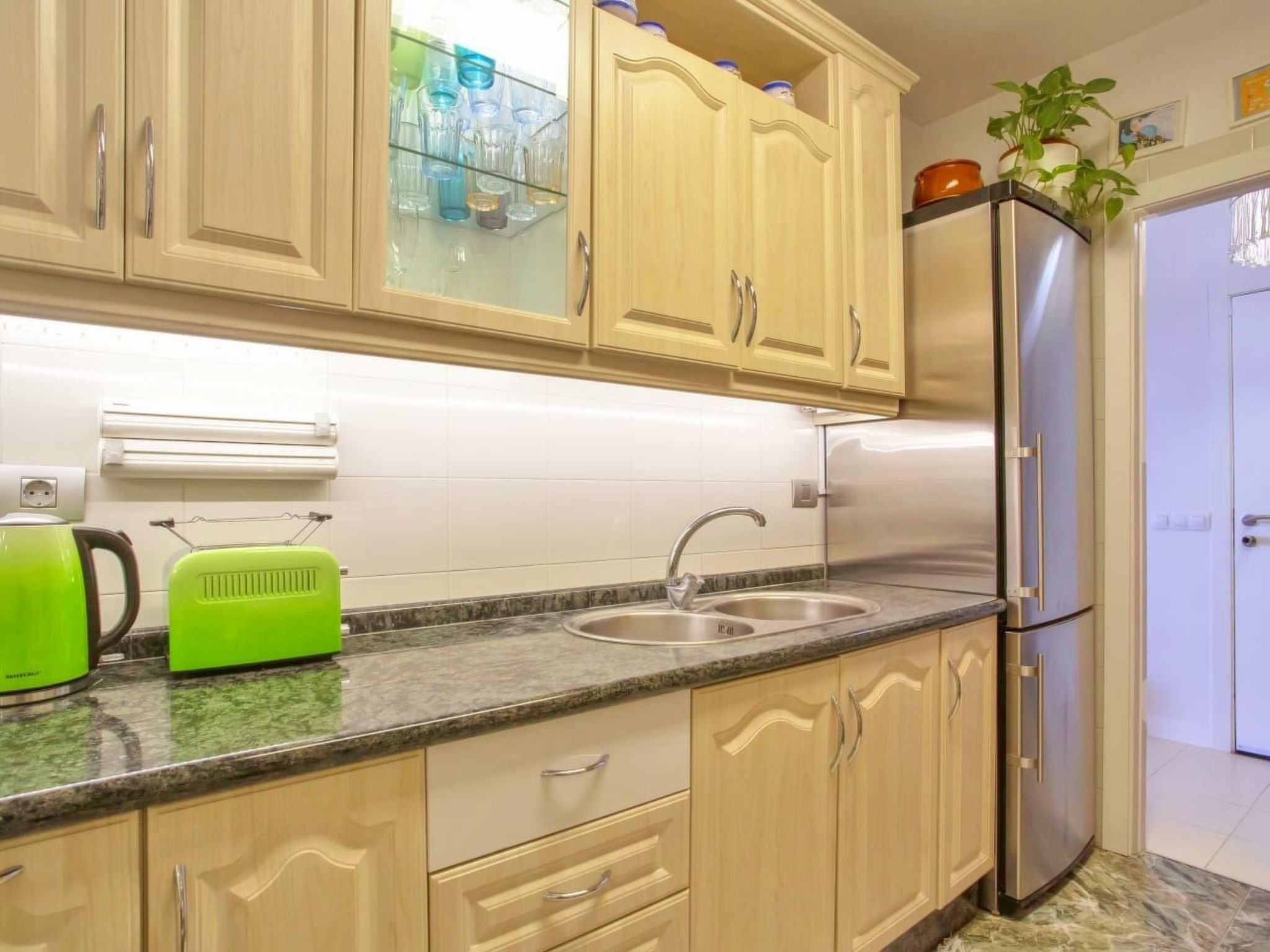 Luxuriöser Rückzugsort mit direktem Meerzugang und Pool-Binnen