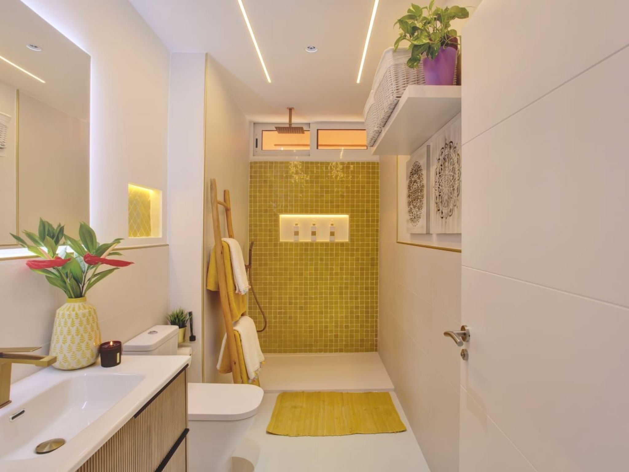 Luxuriöser Rückzugsort mit direktem Meerzugang und Pool-Binnen