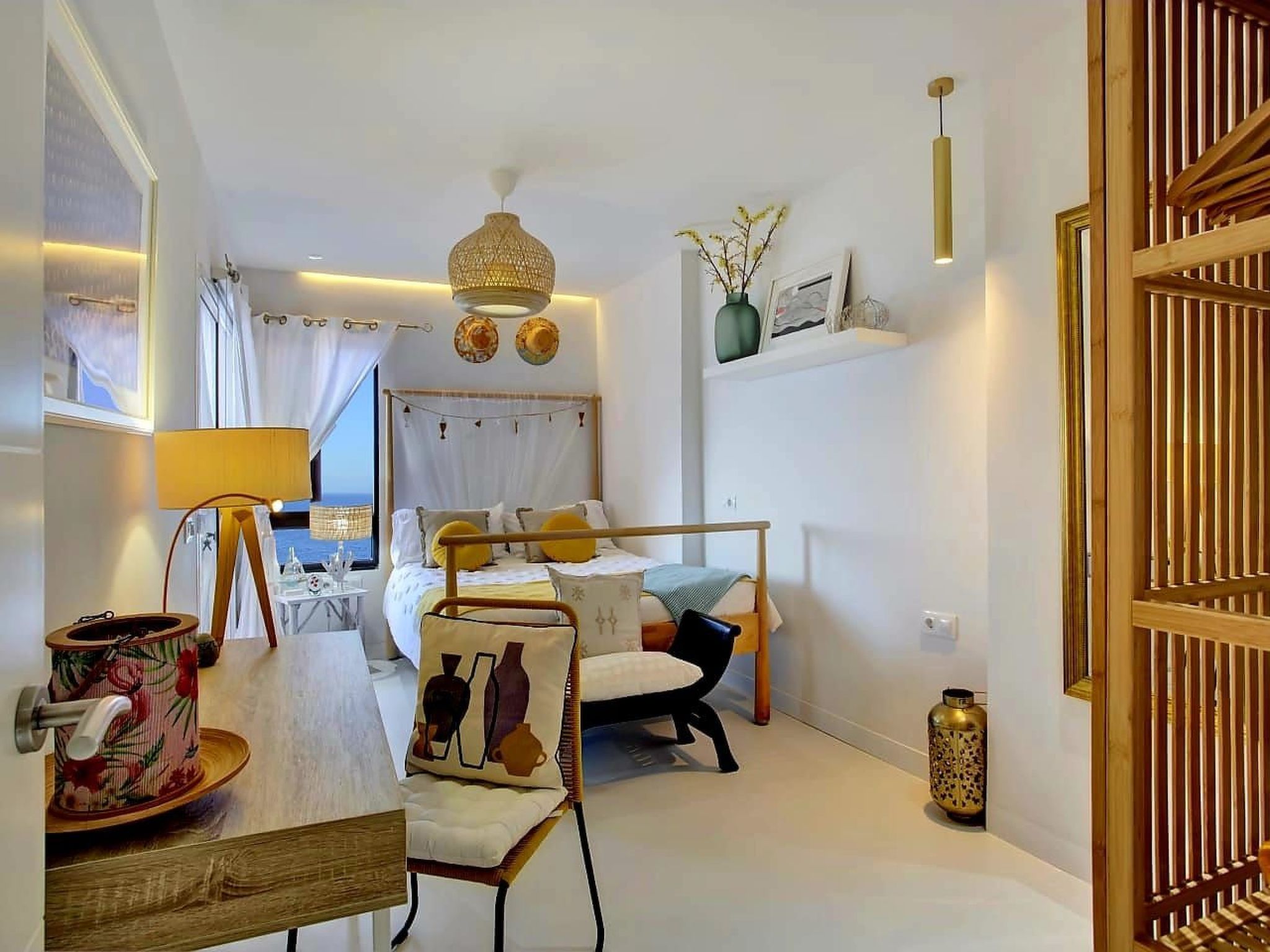 Luxuriöser Rückzugsort mit direktem Meerzugang und Pool-Binnen