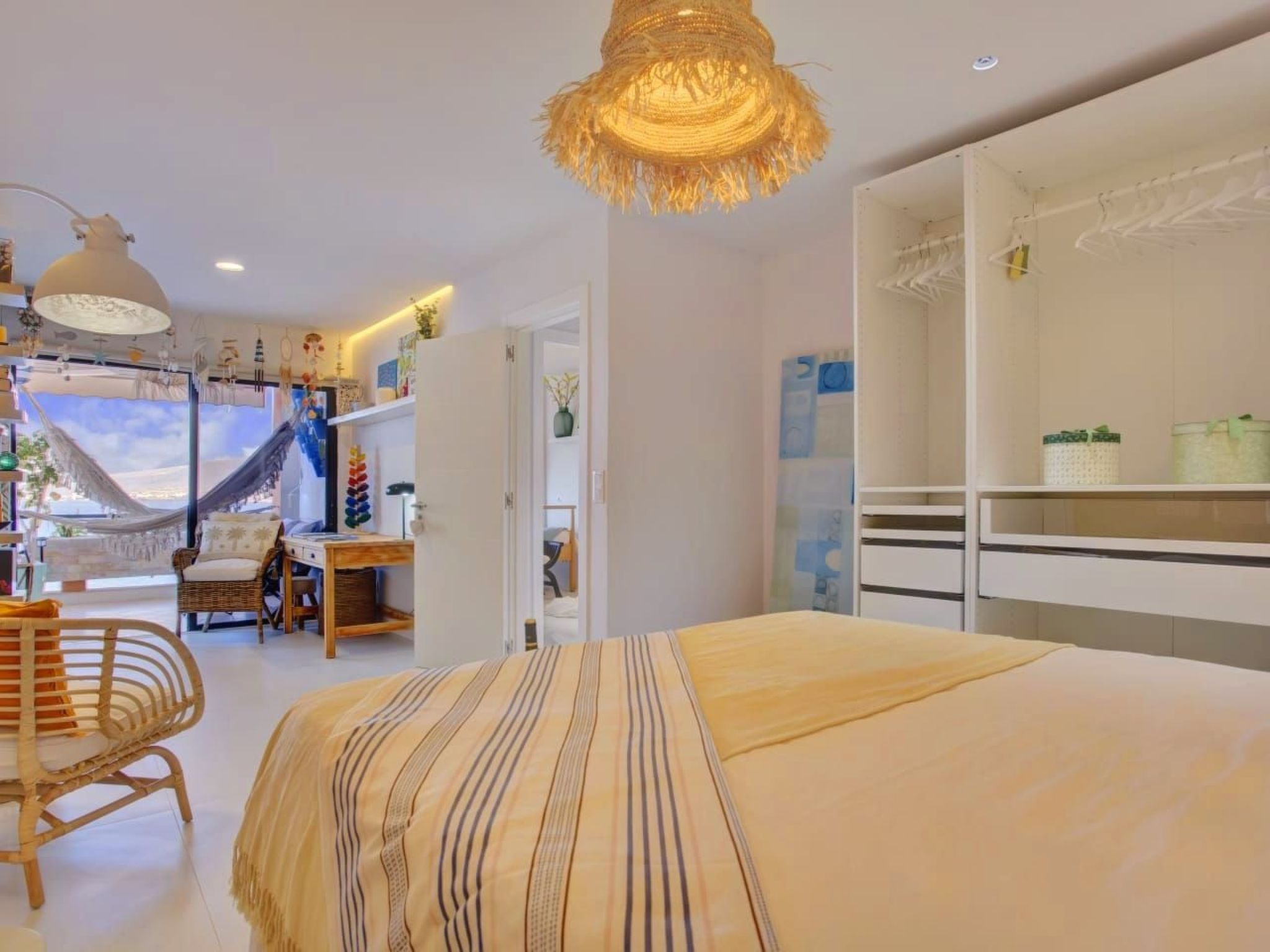 Luxuriöser Rückzugsort mit direktem Meerzugang und Pool-Binnen