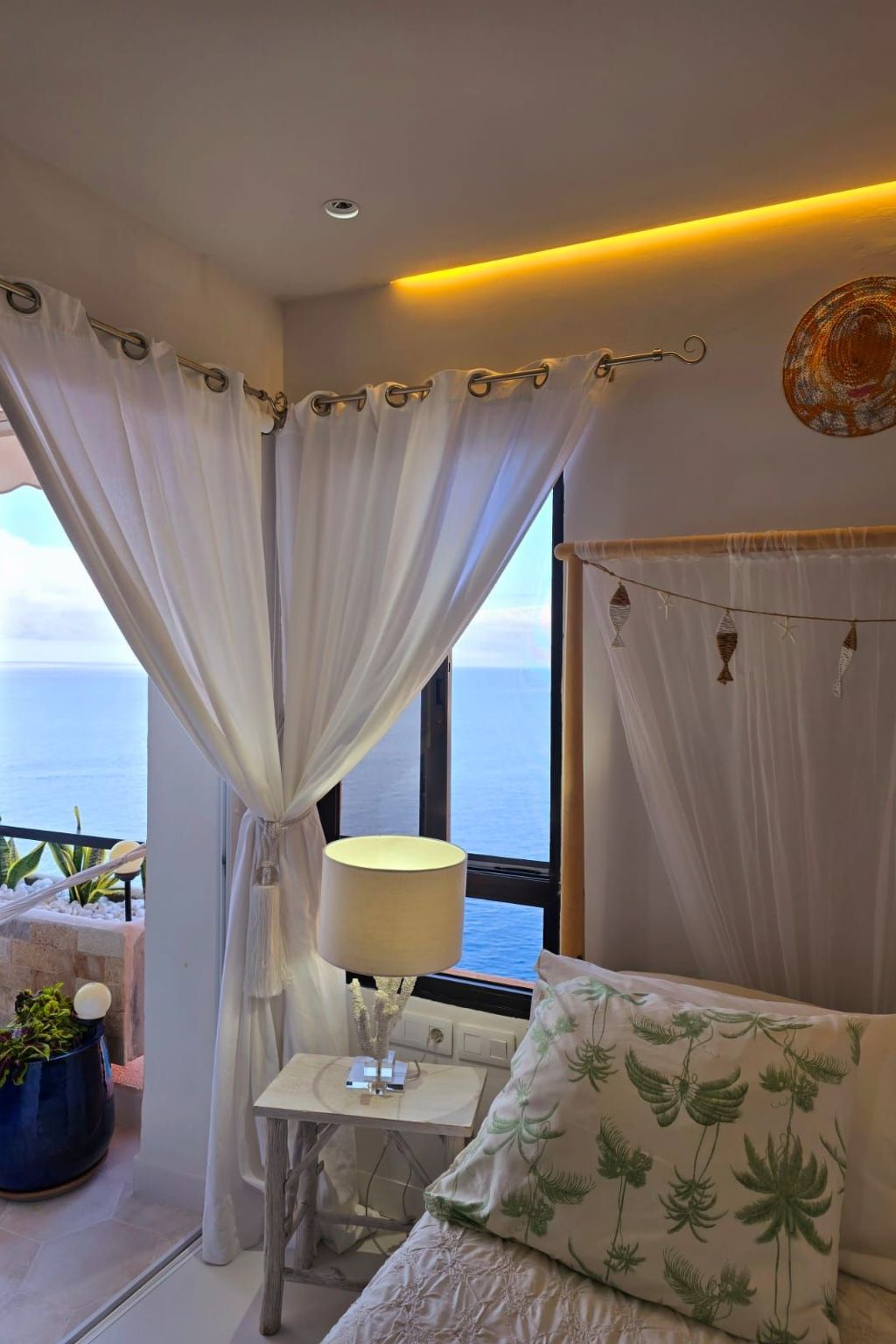 Luxuriöser Rückzugsort mit direktem Meerzugang und Pool-Binnen