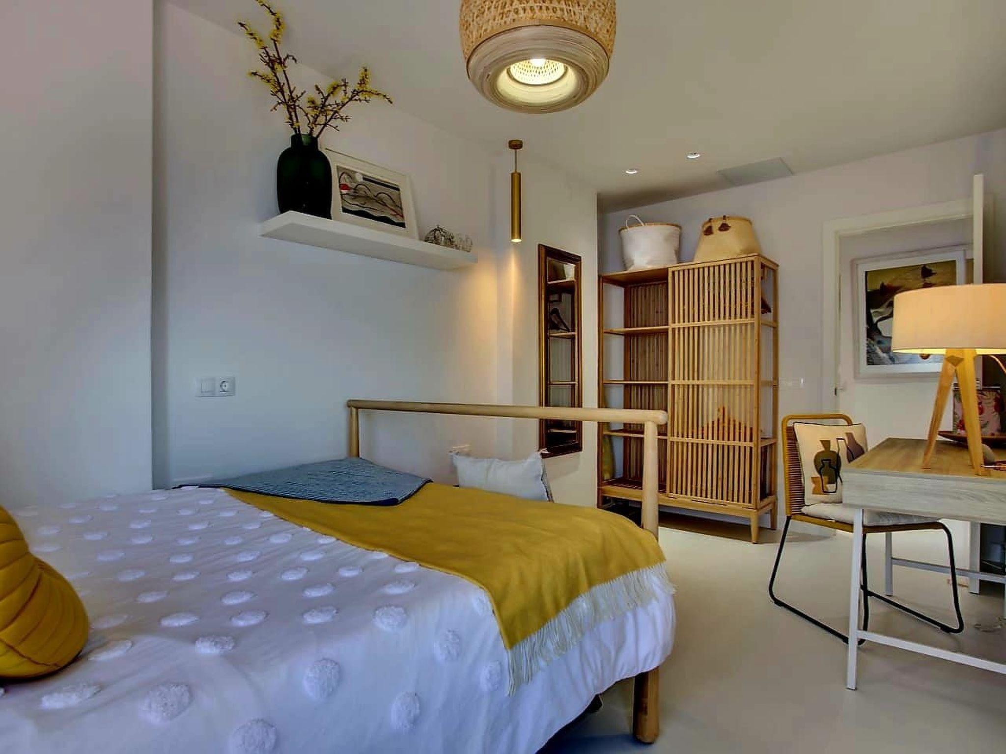 Luxuriöser Rückzugsort mit direktem Meerzugang und Pool-Binnen