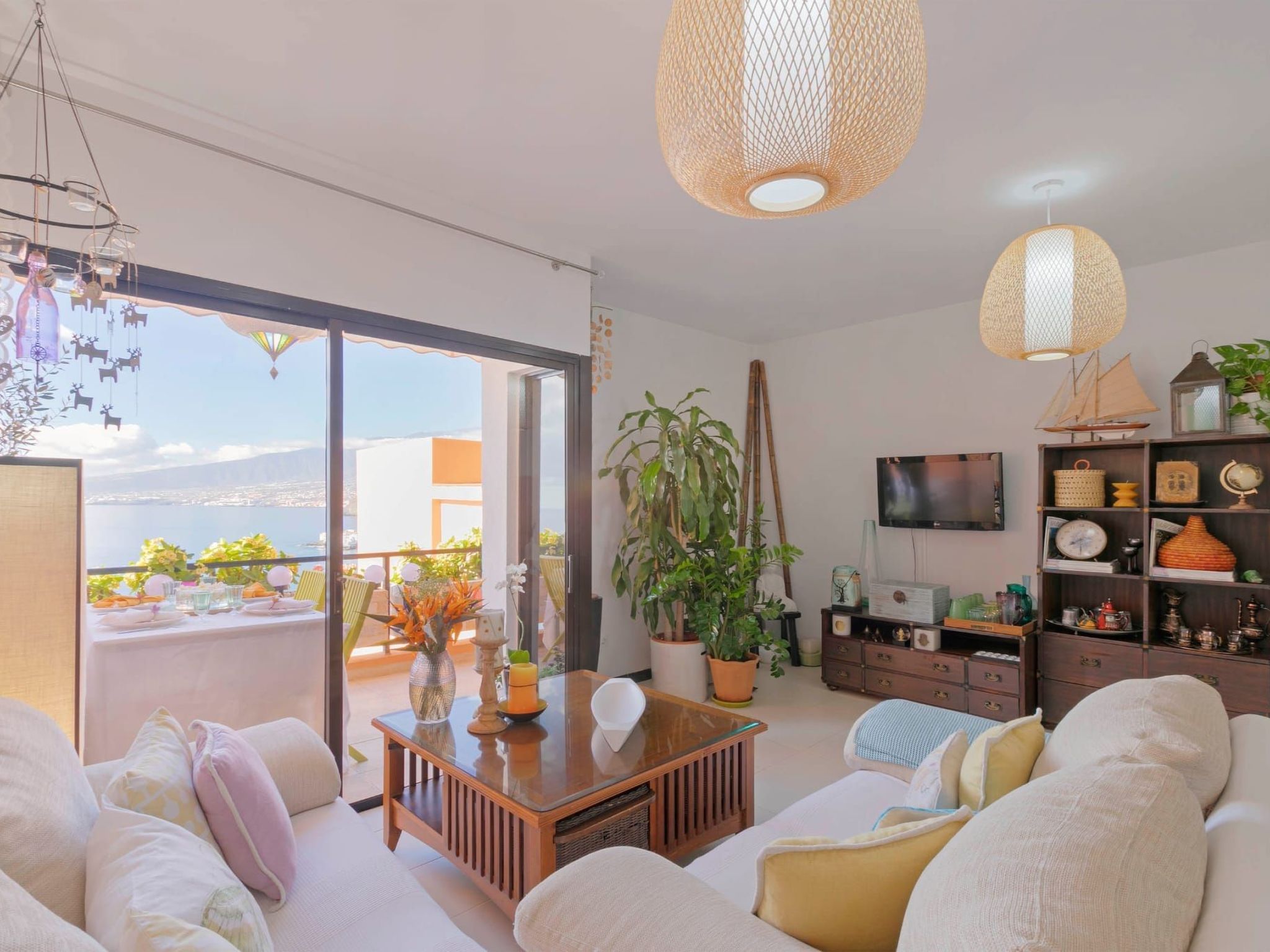 Luxuriöser Rückzugsort mit direktem Meerzugang und Pool-Binnen