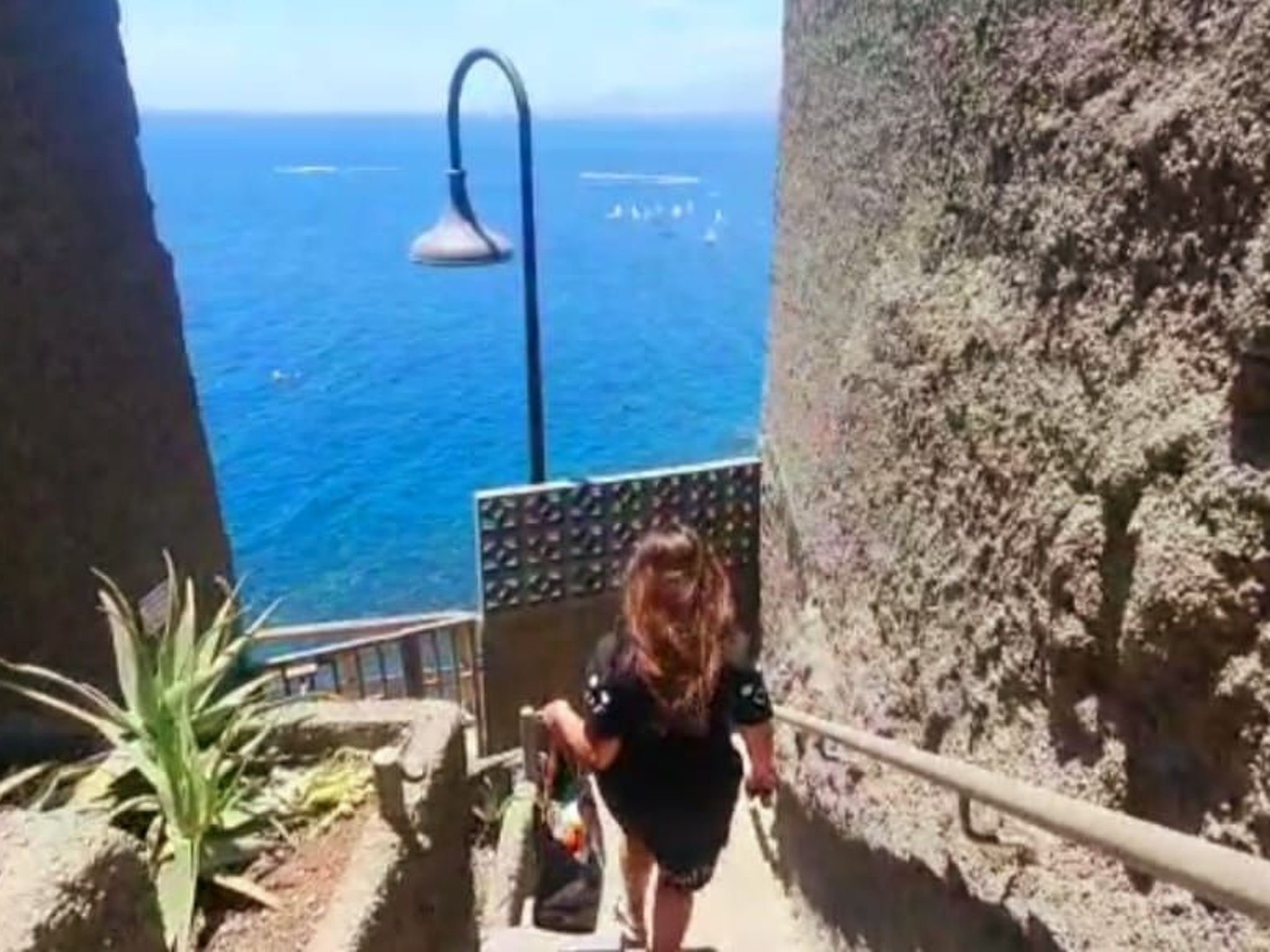 Luxuriöser Rückzugsort mit direktem Meerzugang und Pool-Binnen