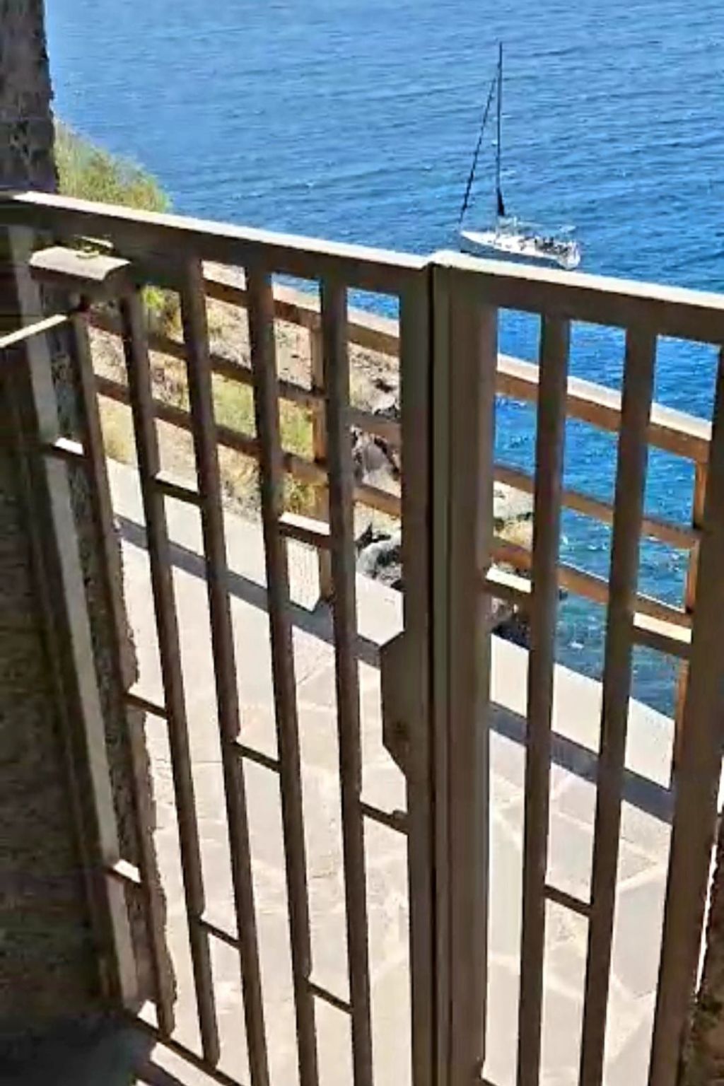 Luxuriöser Rückzugsort mit direktem Meerzugang und Pool-Binnen