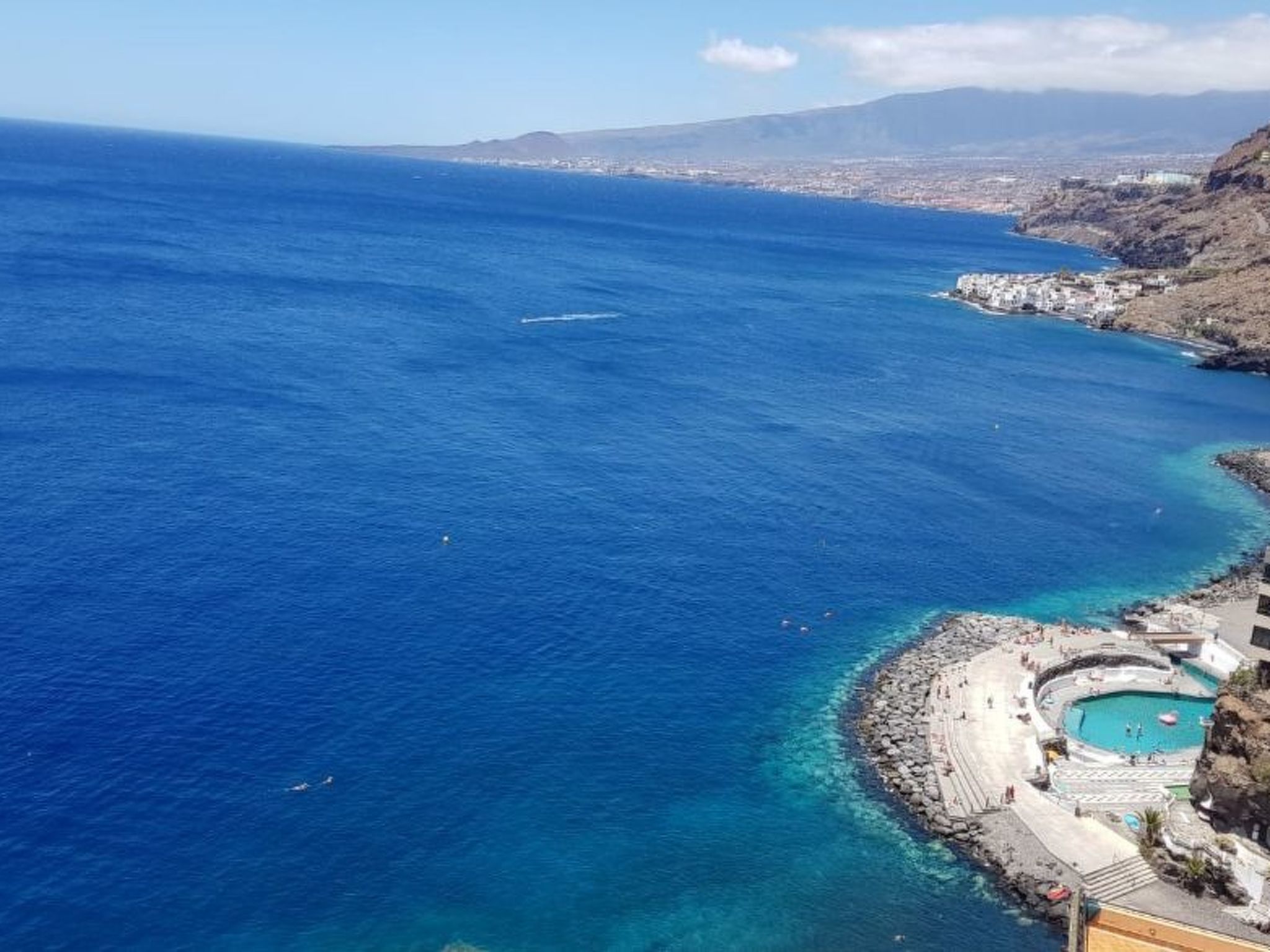 Luxuriöser Rückzugsort mit direktem Meerzugang und Pool-Binnen