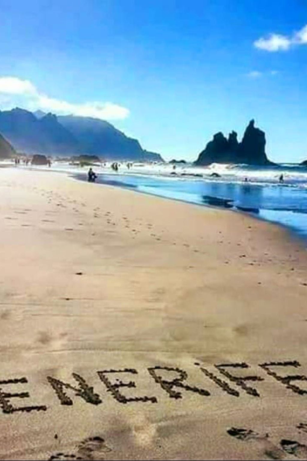 Luxuriöser Rückzugsort mit direktem Meerzugang und Pool-Binnen