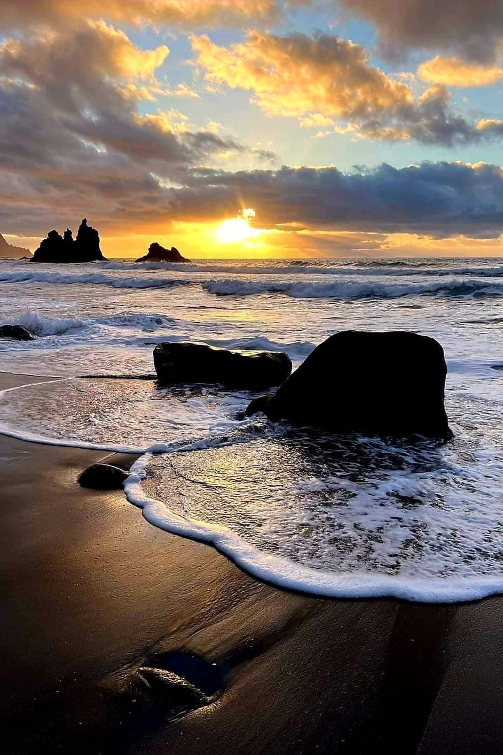 Luxuriöser Rückzugsort mit direktem Meerzugang und Pool-Binnen