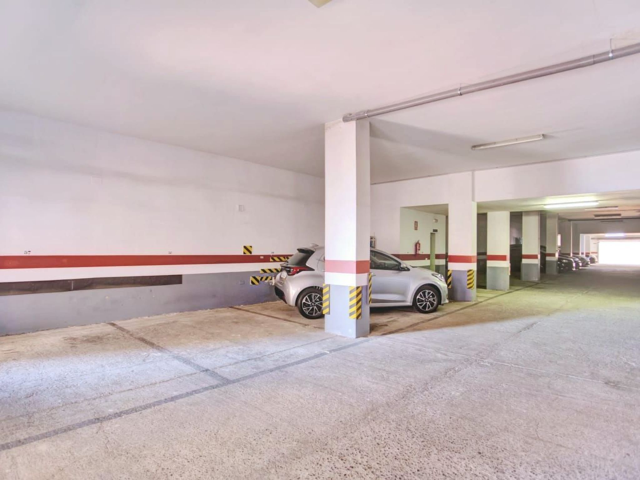 Luxuriöser Rückzugsort mit direktem Meerzugang und Pool-Binnen