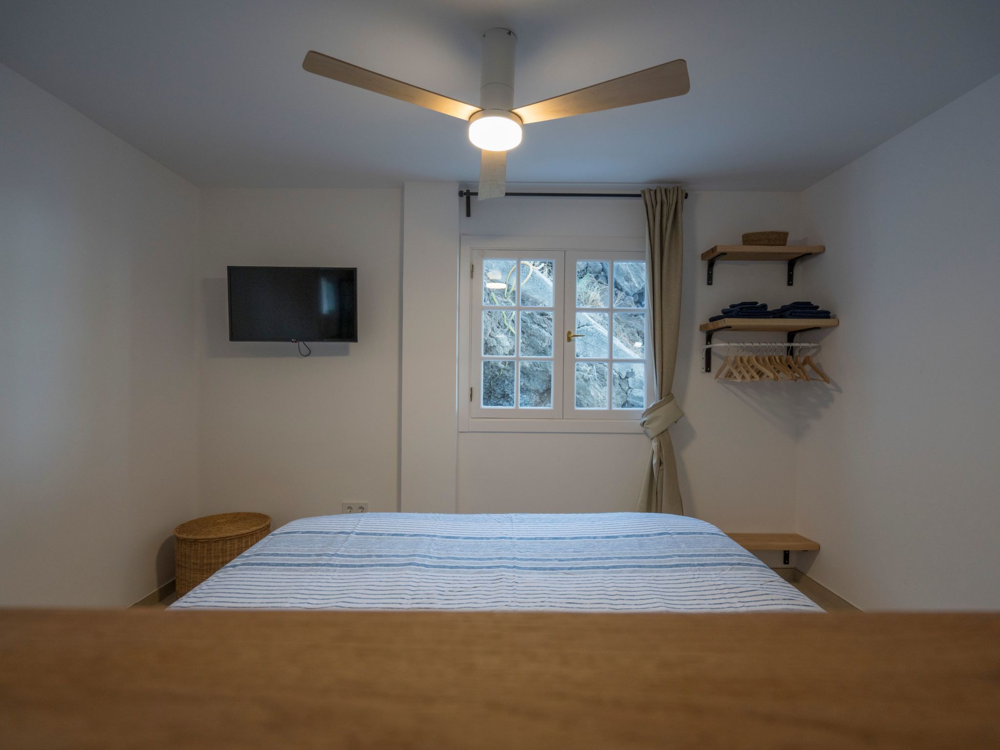 Helle Wohnung mit atemberaubender Aussicht auf das Meer und den Strand-Image-tags.info