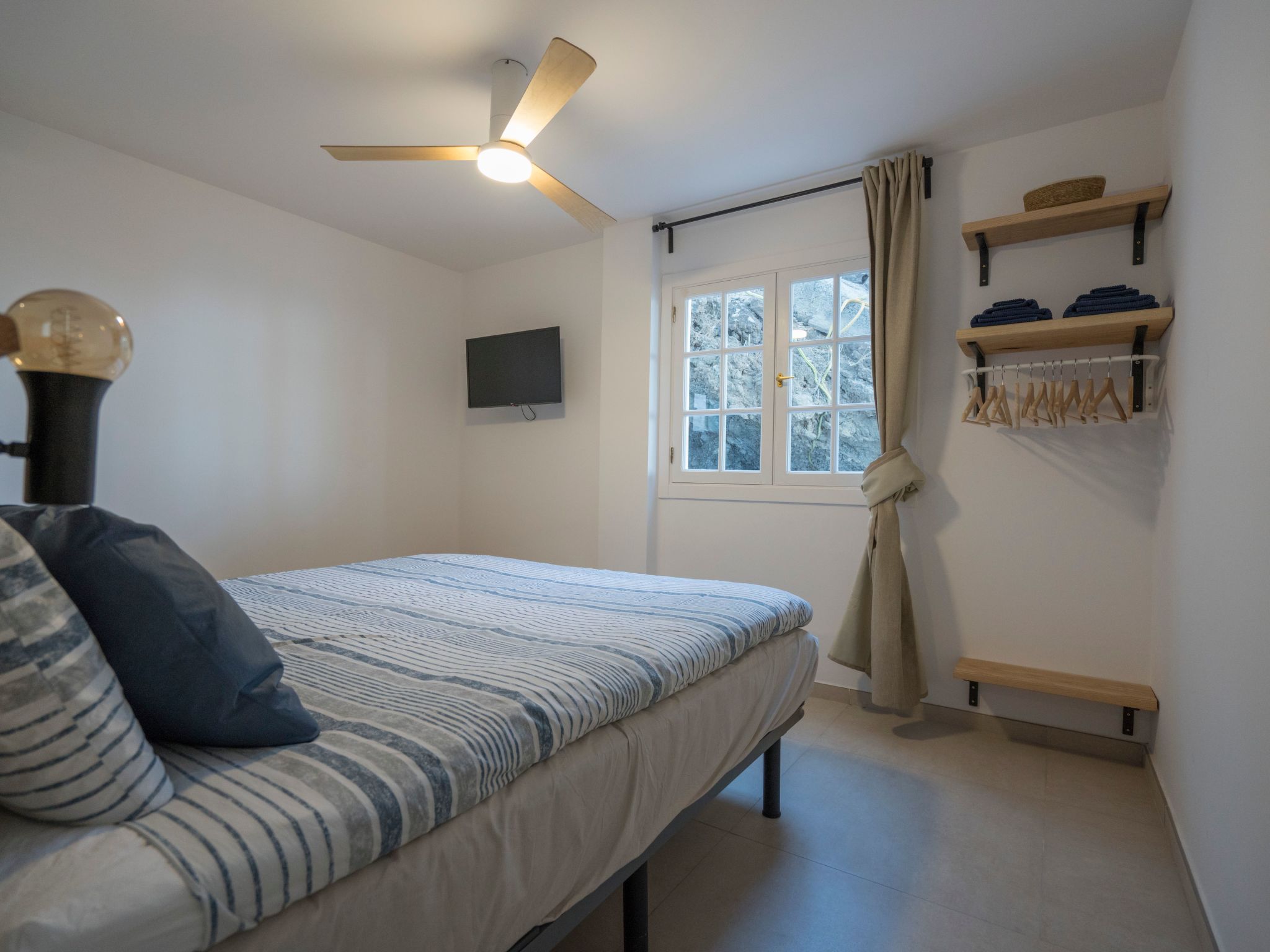 Helle Wohnung mit atemberaubender Aussicht auf das Meer und den Strand-Image-tags.info