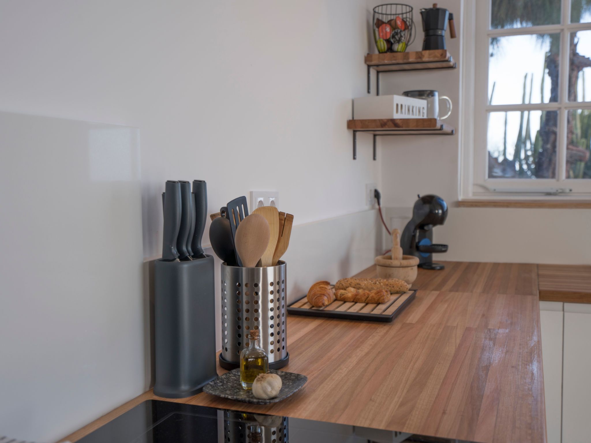 Helle Wohnung mit atemberaubender Aussicht auf das Meer und den Strand-Image-tags.info