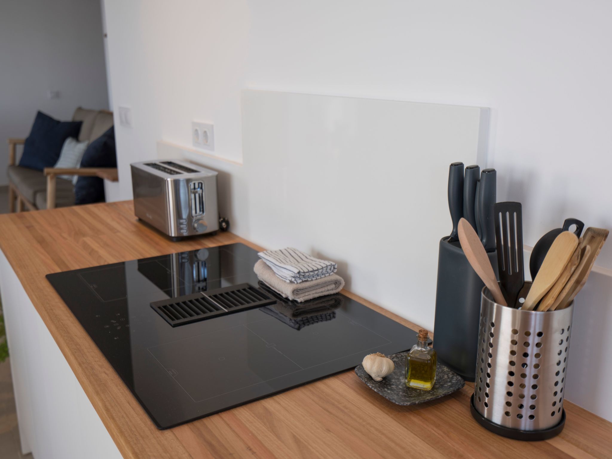 Helle Wohnung mit atemberaubender Aussicht auf das Meer und den Strand-Image-tags.info