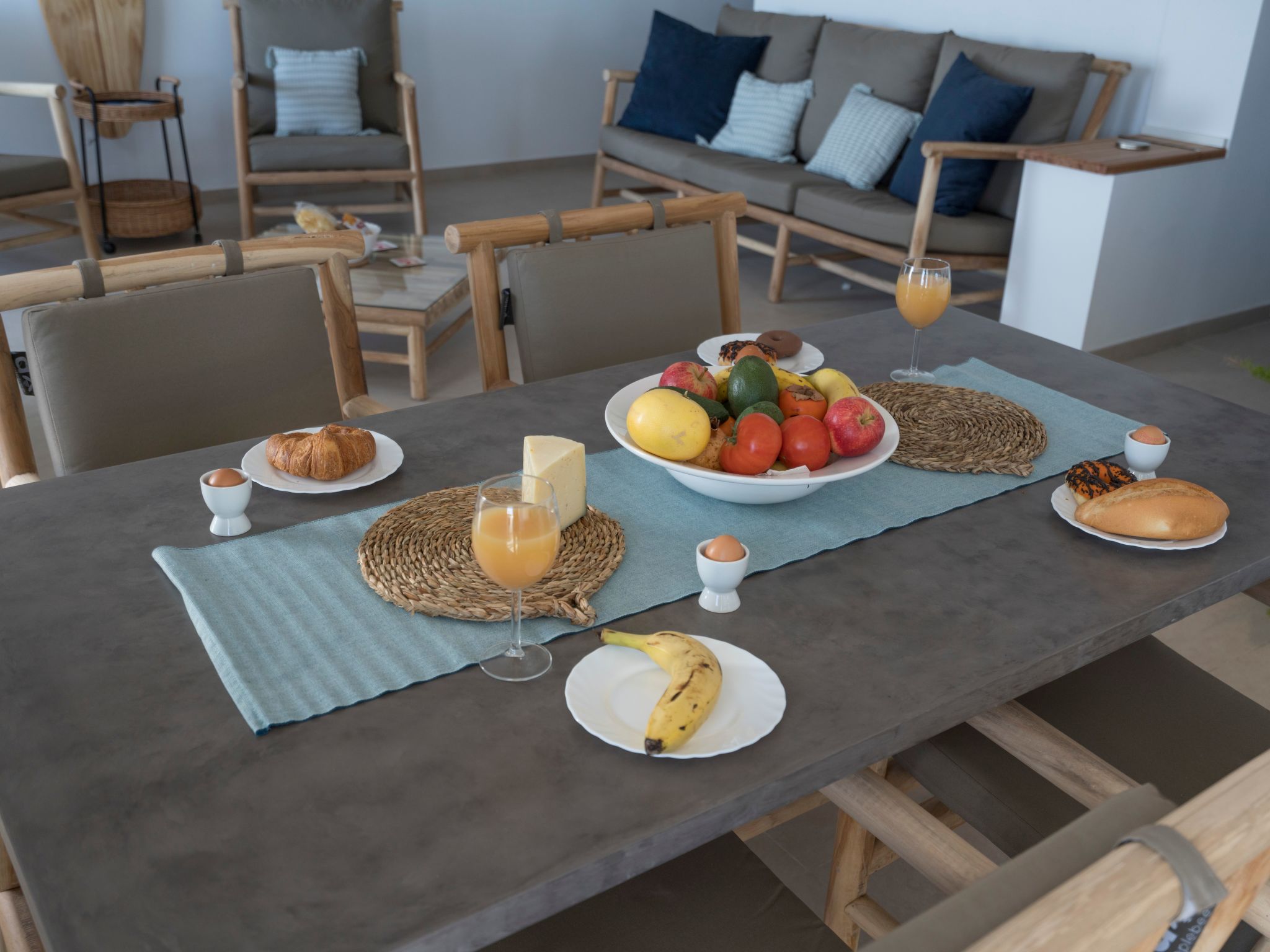 Helle Wohnung mit atemberaubender Aussicht auf das Meer und den Strand-Image-tags.info