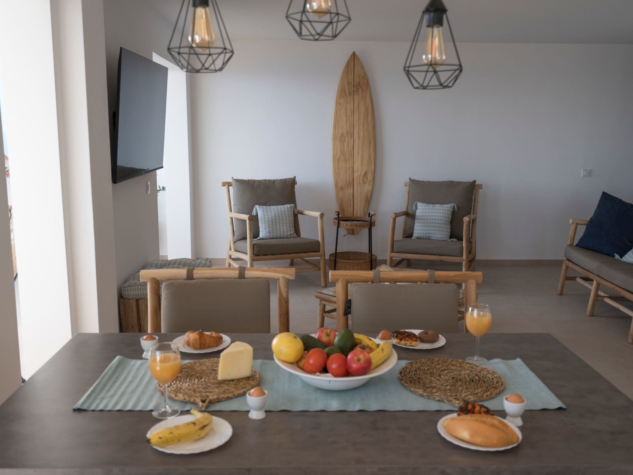 Helle Wohnung mit atemberaubender Aussicht auf das Meer und den Strand-Image-tags.info