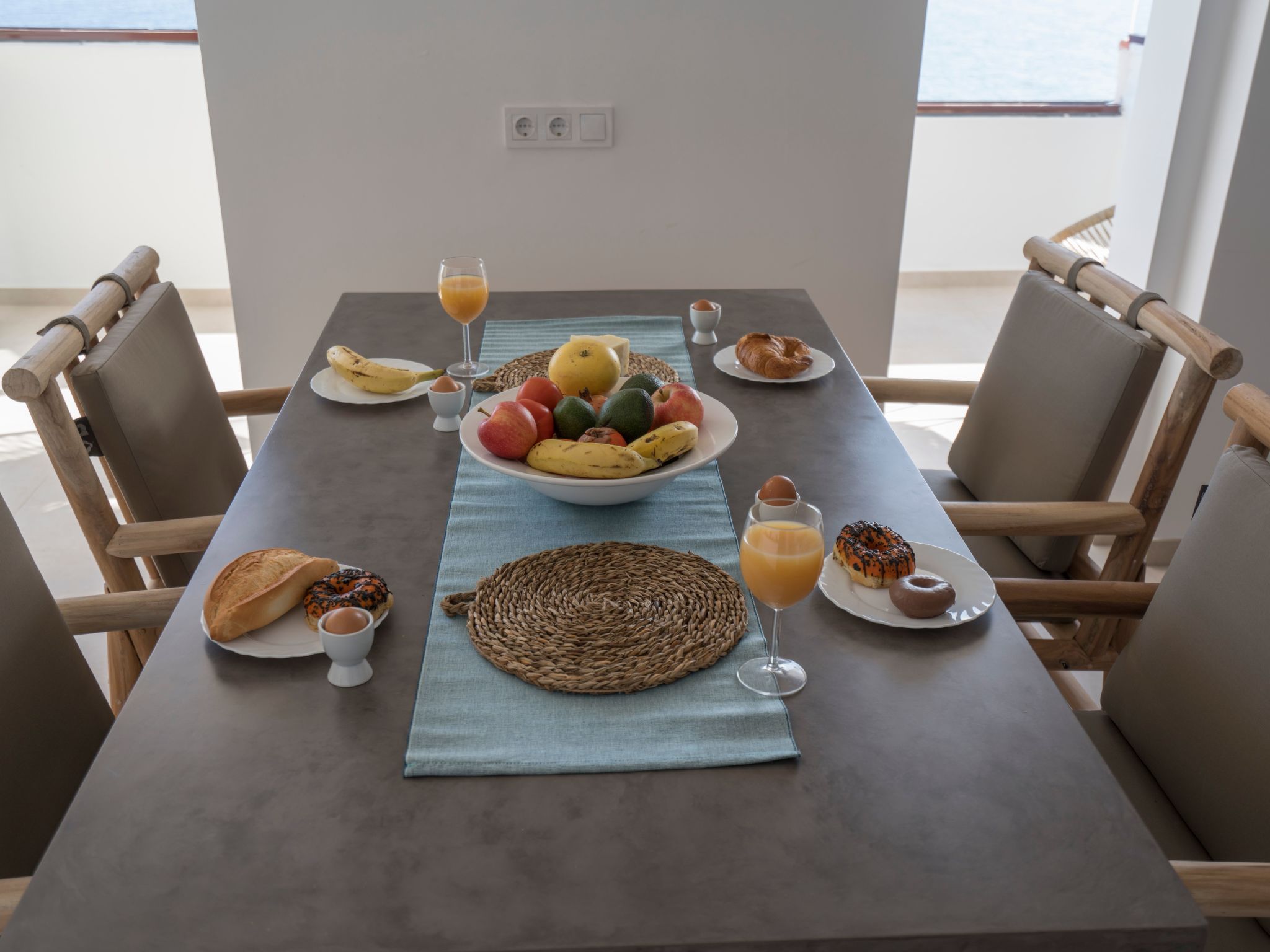 Helle Wohnung mit atemberaubender Aussicht auf das Meer und den Strand-Image-tags.info