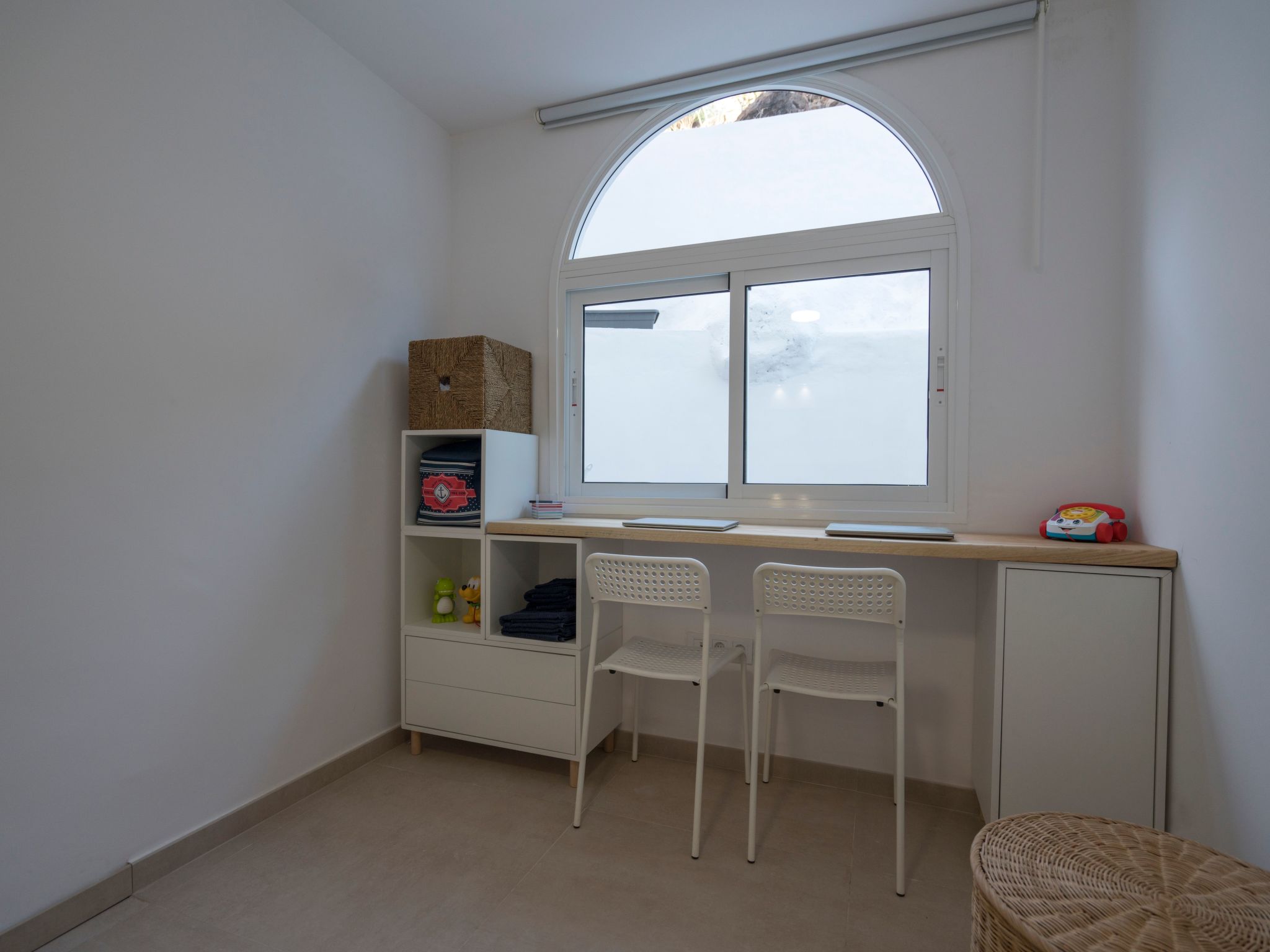 Helle Wohnung mit atemberaubender Aussicht auf das Meer und den Strand-Image-tags.info