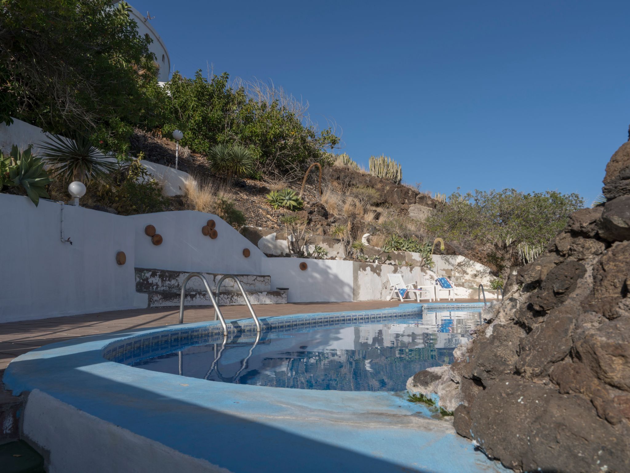 Helle Wohnung mit atemberaubender Aussicht auf das Meer und den Strand-Image-tags.info