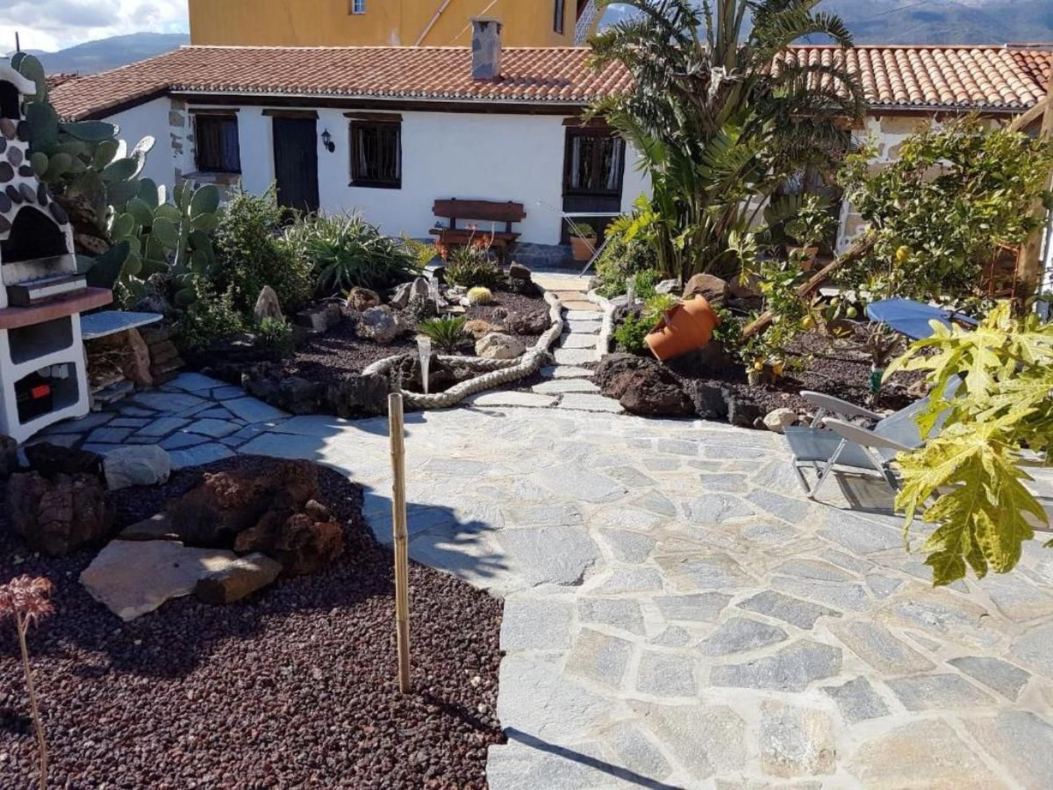 Typisches kanarisches Haus mit Whirlpool