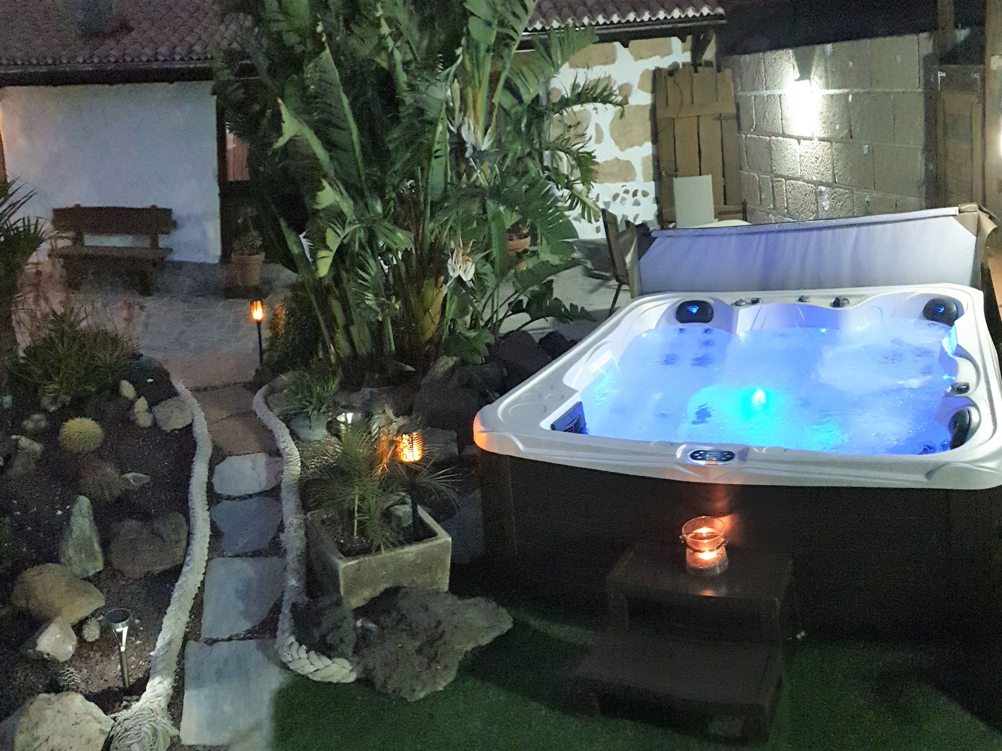 Typisches kanarisches Haus mit Whirlpool