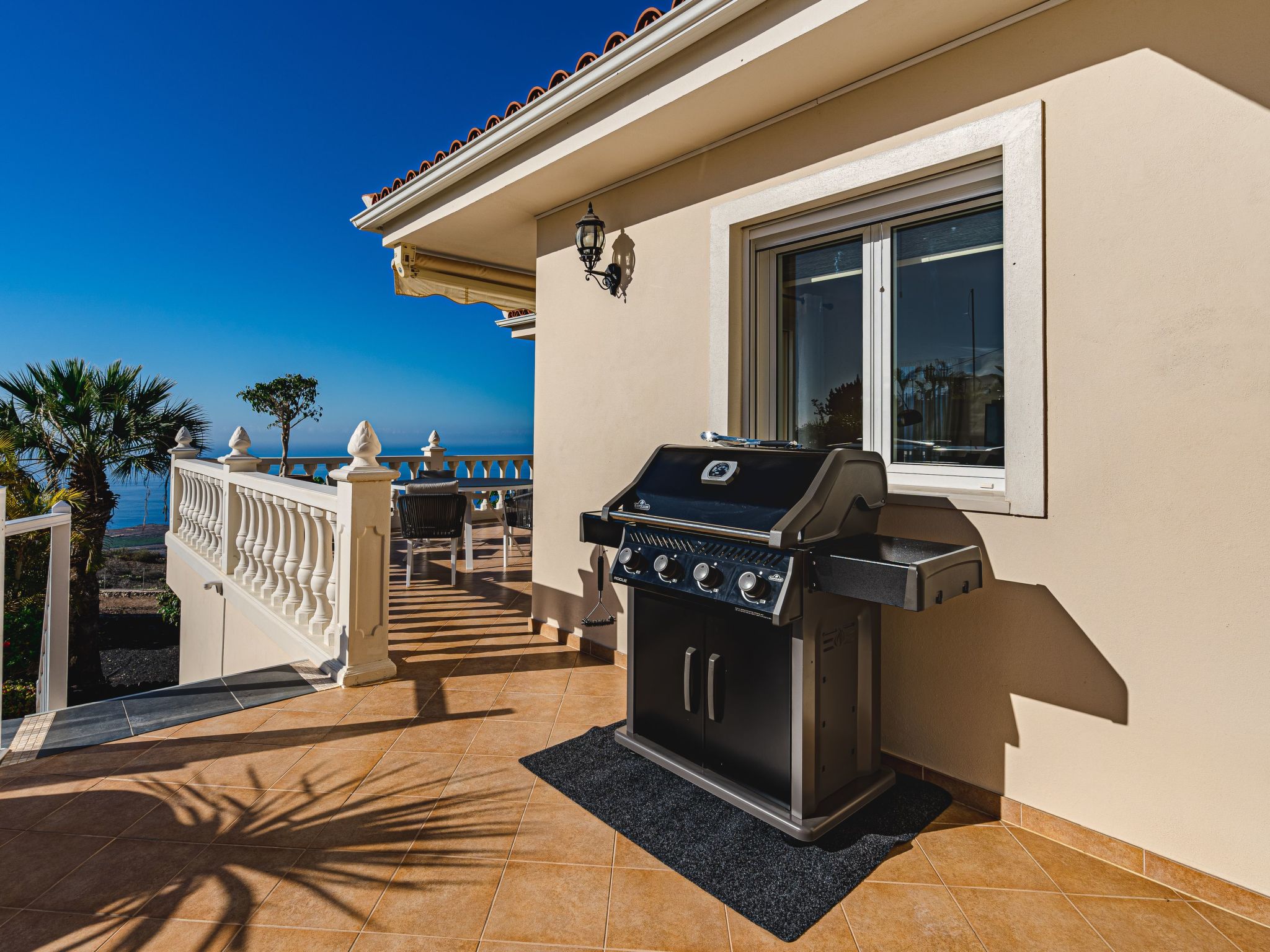 Luxusvilla mit fantastischem Meerblick-Binnen