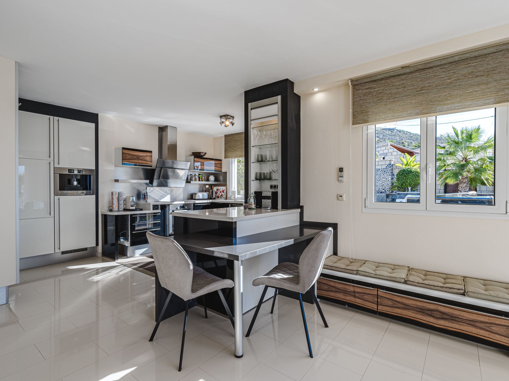 Luxusvilla mit fantastischem Meerblick-Binnen