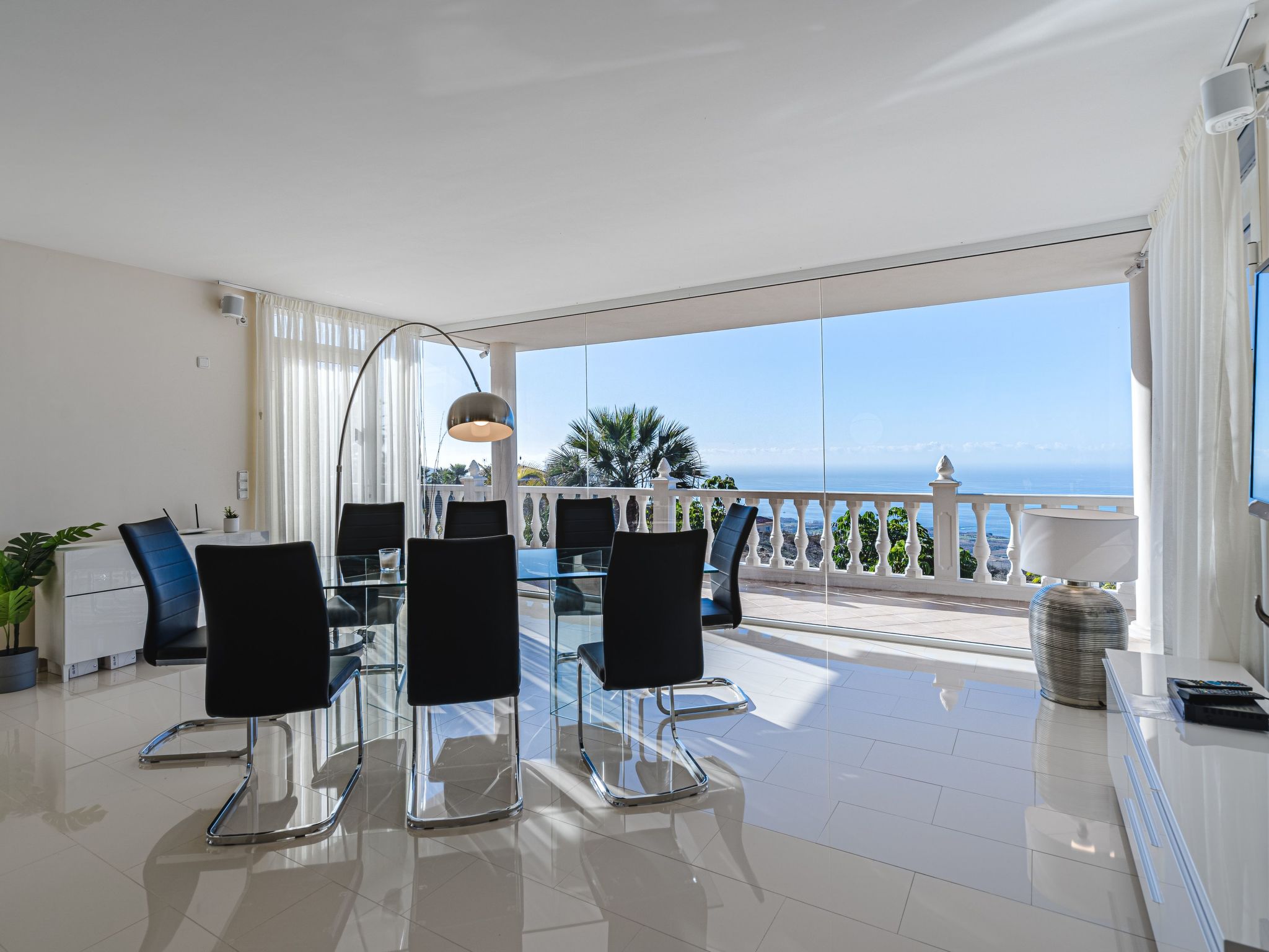 Luxusvilla mit fantastischem Meerblick-Binnen