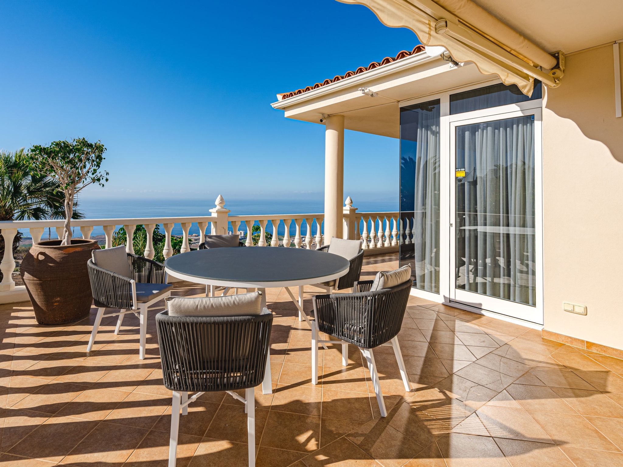 Luxusvilla mit fantastischem Meerblick-Binnen