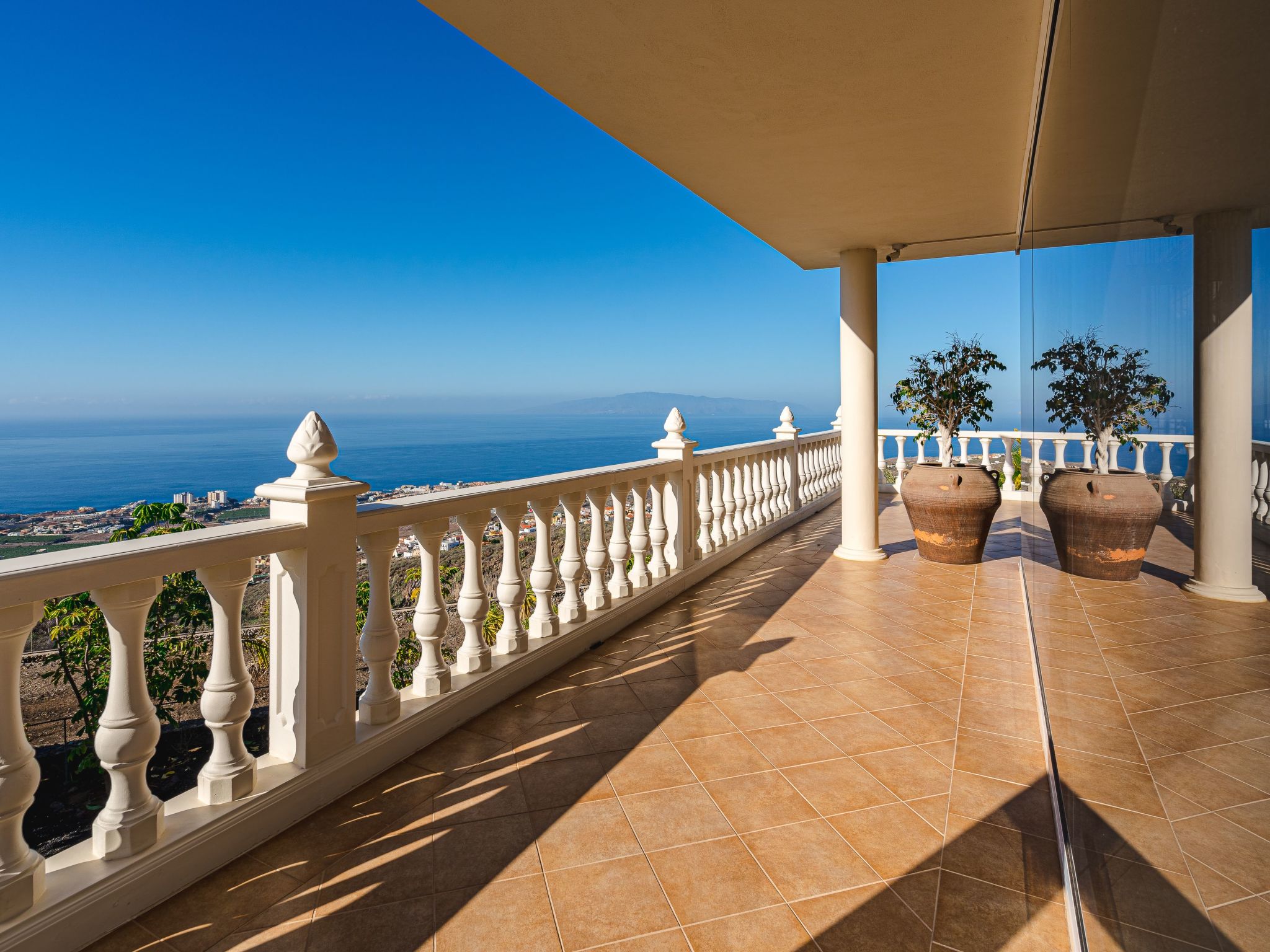 Luxusvilla mit fantastischem Meerblick-Binnen
