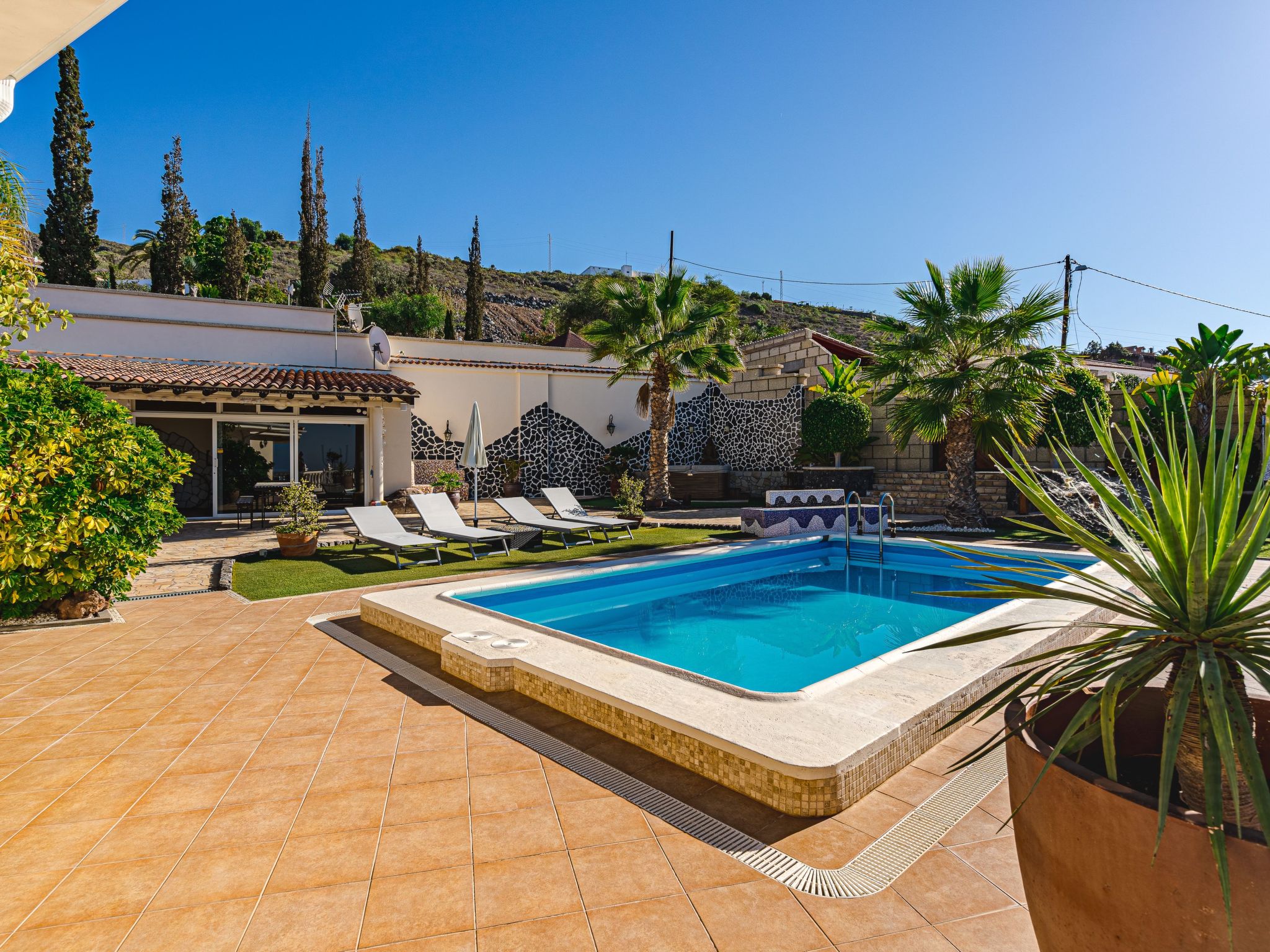 Luxusvilla mit fantastischem Meerblick-Binnen