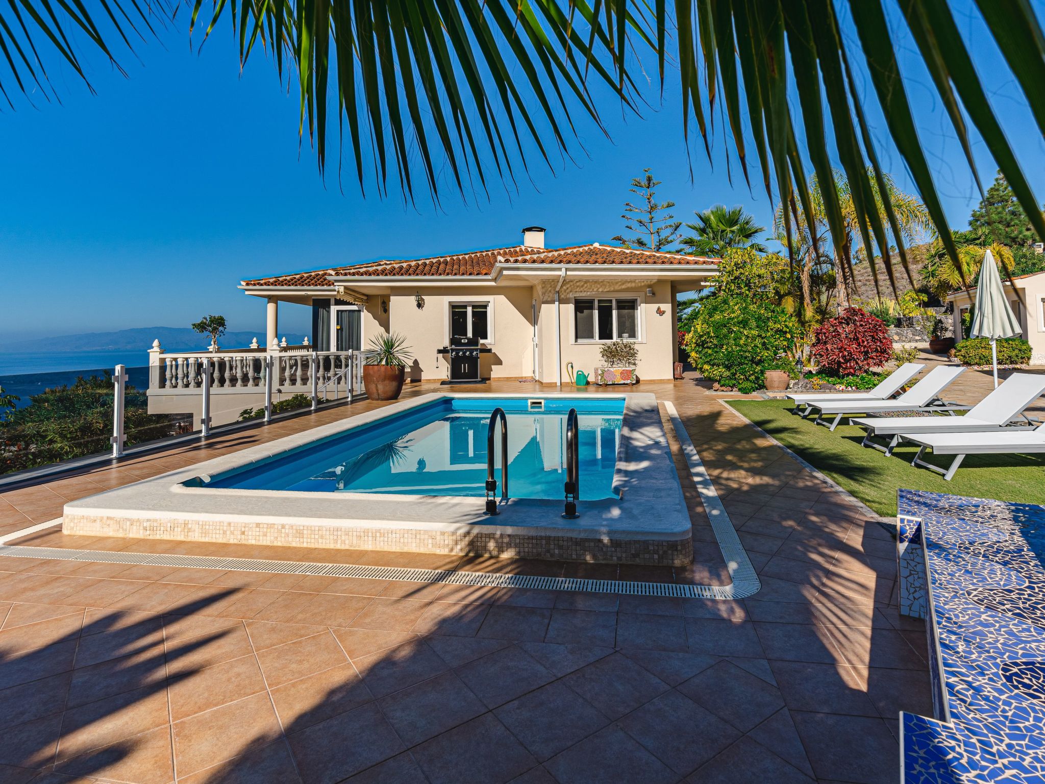 Luxusvilla mit fantastischem Meerblick-Binnen