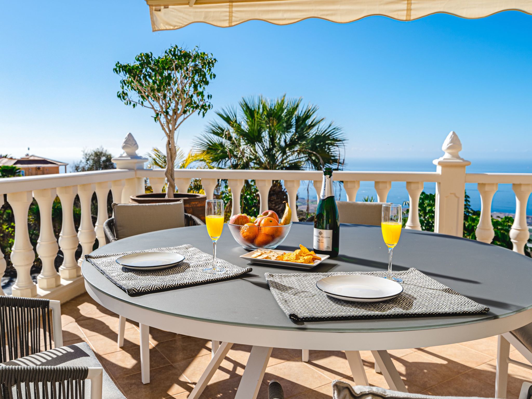 Luxusvilla mit fantastischem Meerblick-Binnen