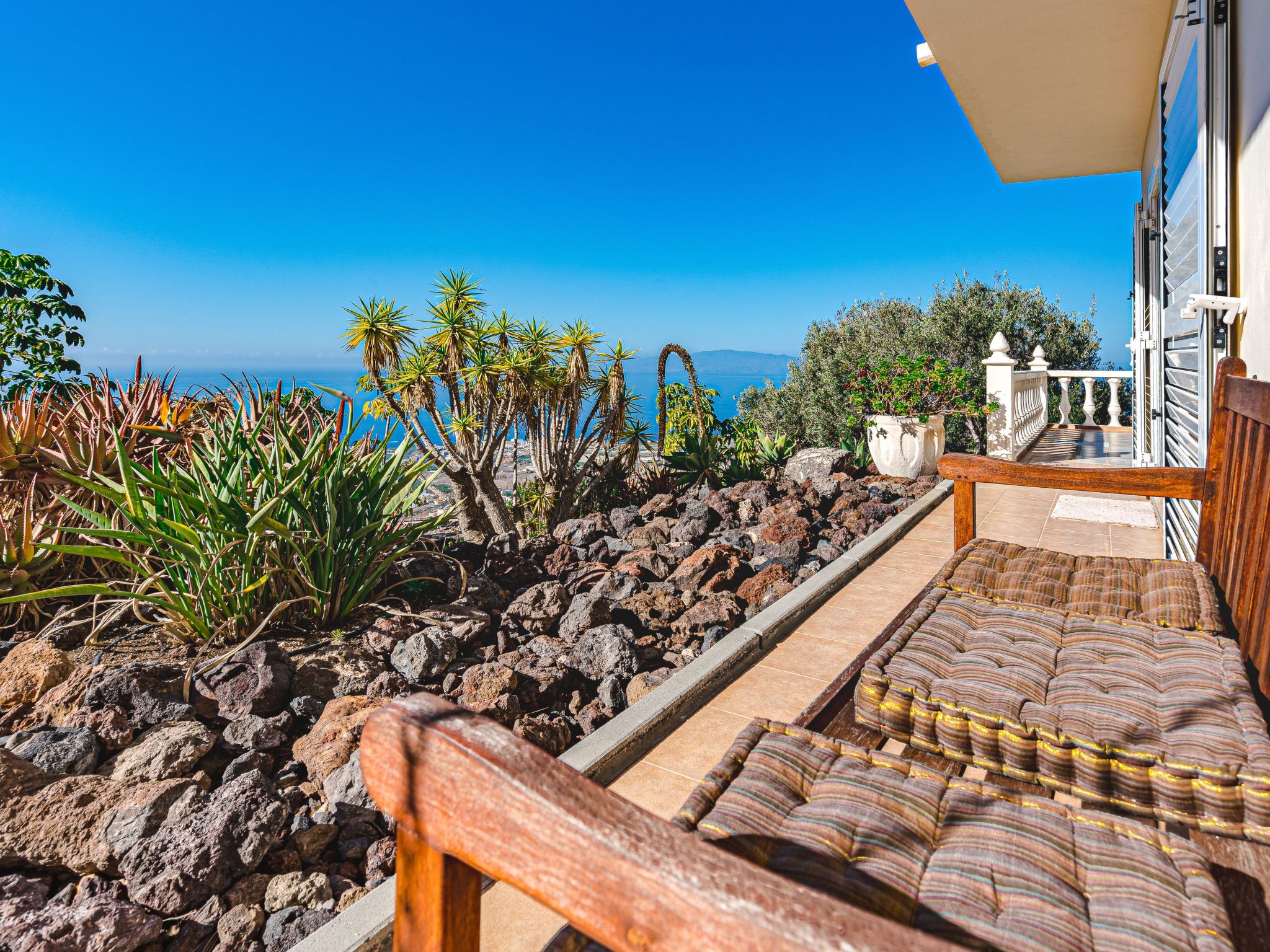 Luxusvilla mit fantastischem Meerblick-Binnen