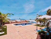 Luxe vrijstaand chalet met privézwembad op 500m van zee in Armeñime - thumbnail 2