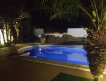Luxe vrijstaand chalet met privézwembad op 500m van zee in Armeñime - thumbnail 6