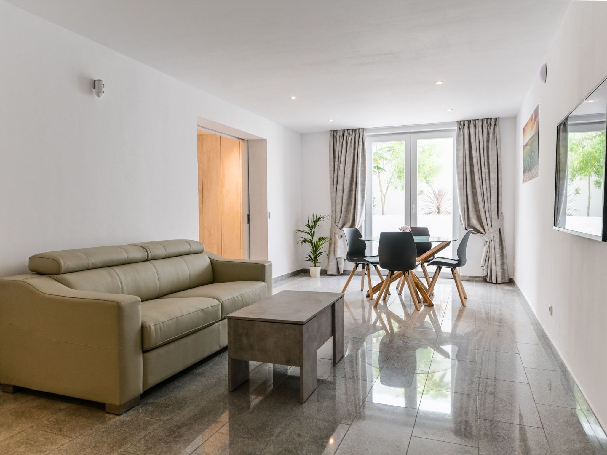 In Adeje mit privatem Pool-Inside