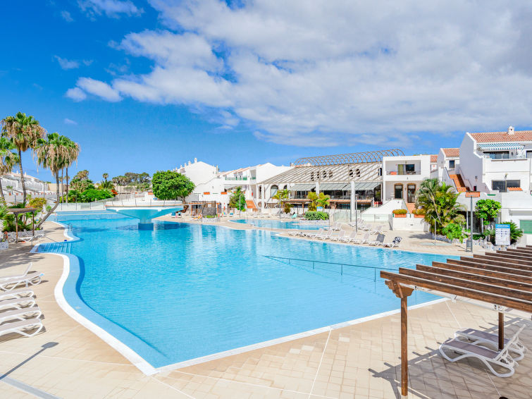 Parque Don Jose Poolside Retreat Apartment in Costa del Silencio