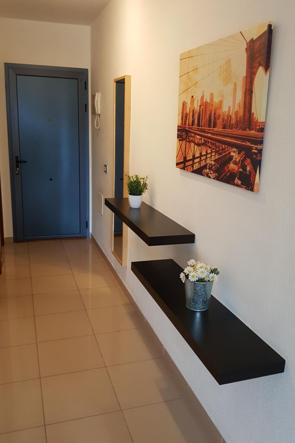 Mit Balkon, Pool und Spielplatz-Inside