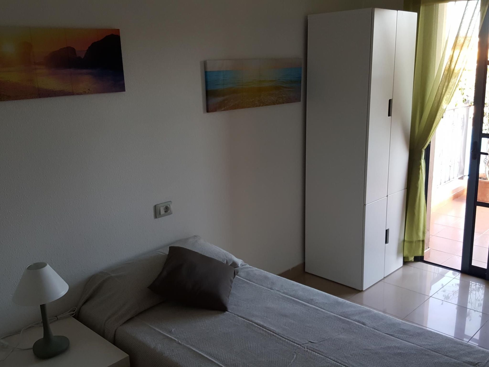 Mit Balkon, Pool und Spielplatz-Inside