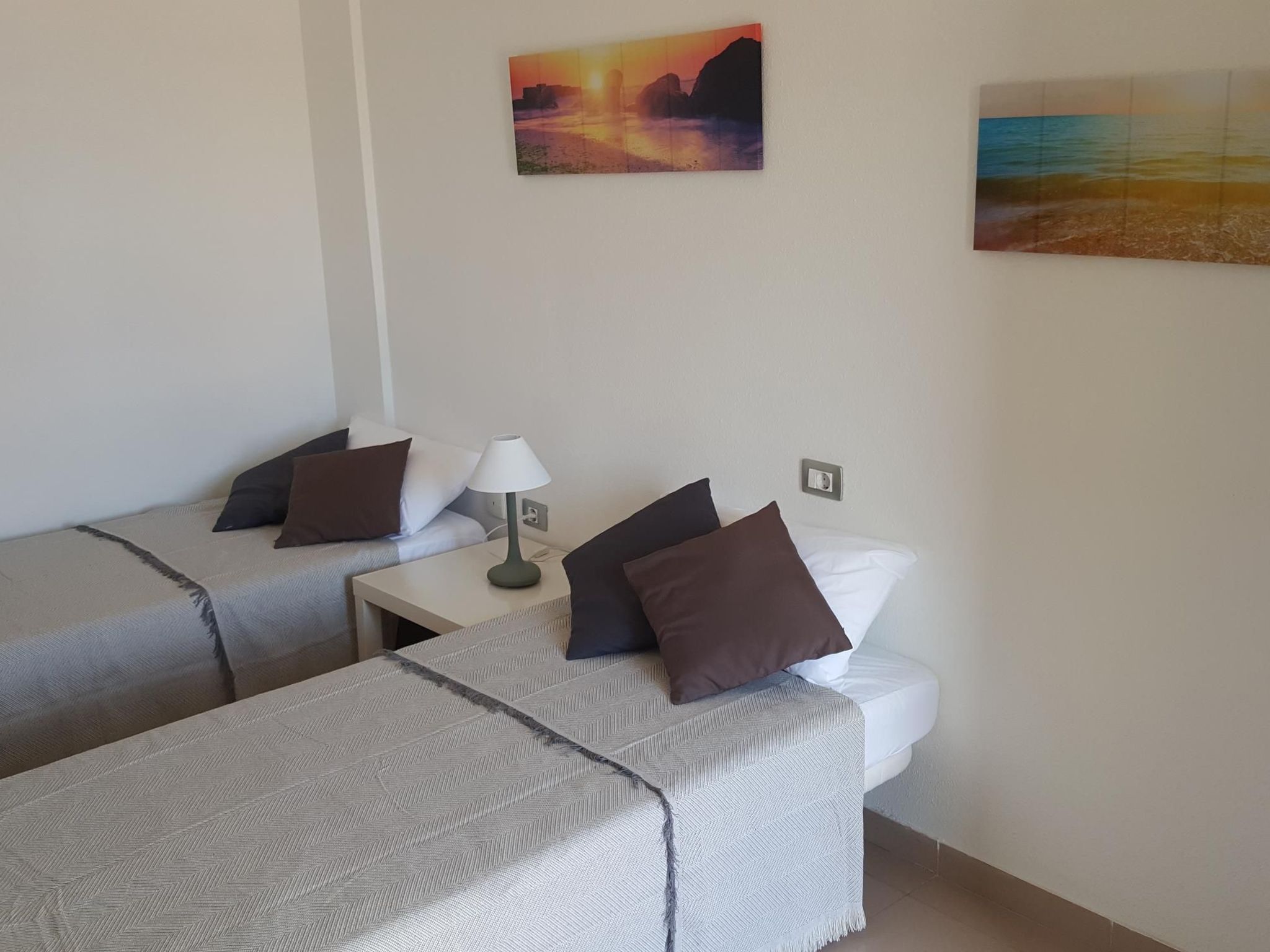 Mit Balkon, Pool und Spielplatz-Inside