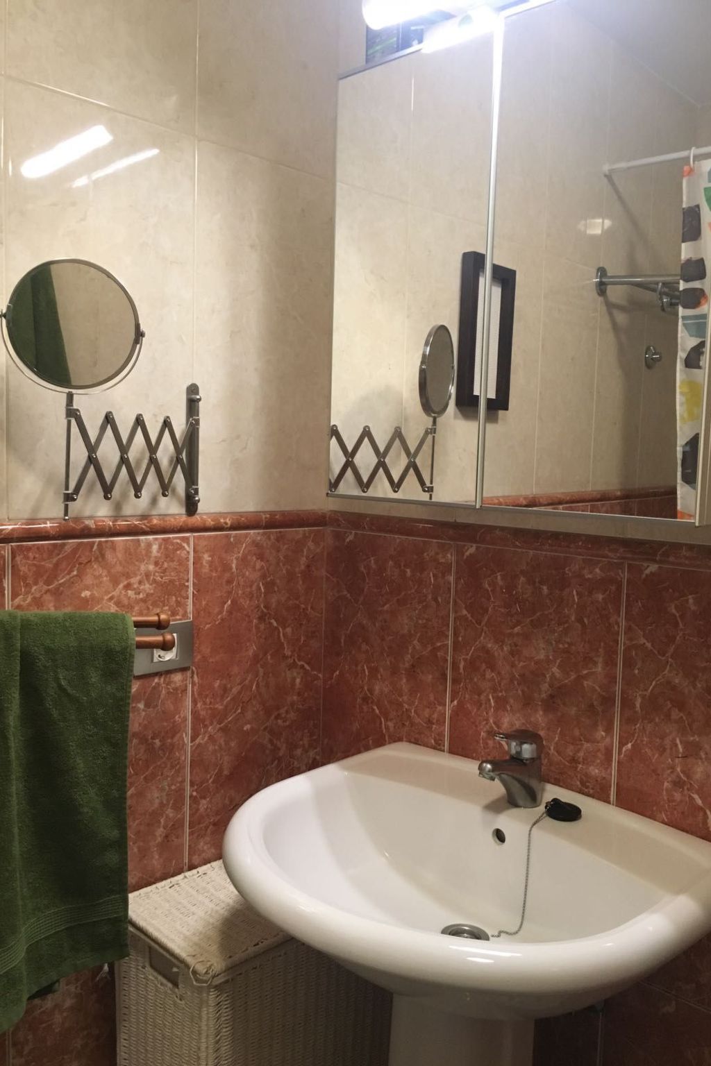 Mit Balkon, Pool und Spielplatz-Inside