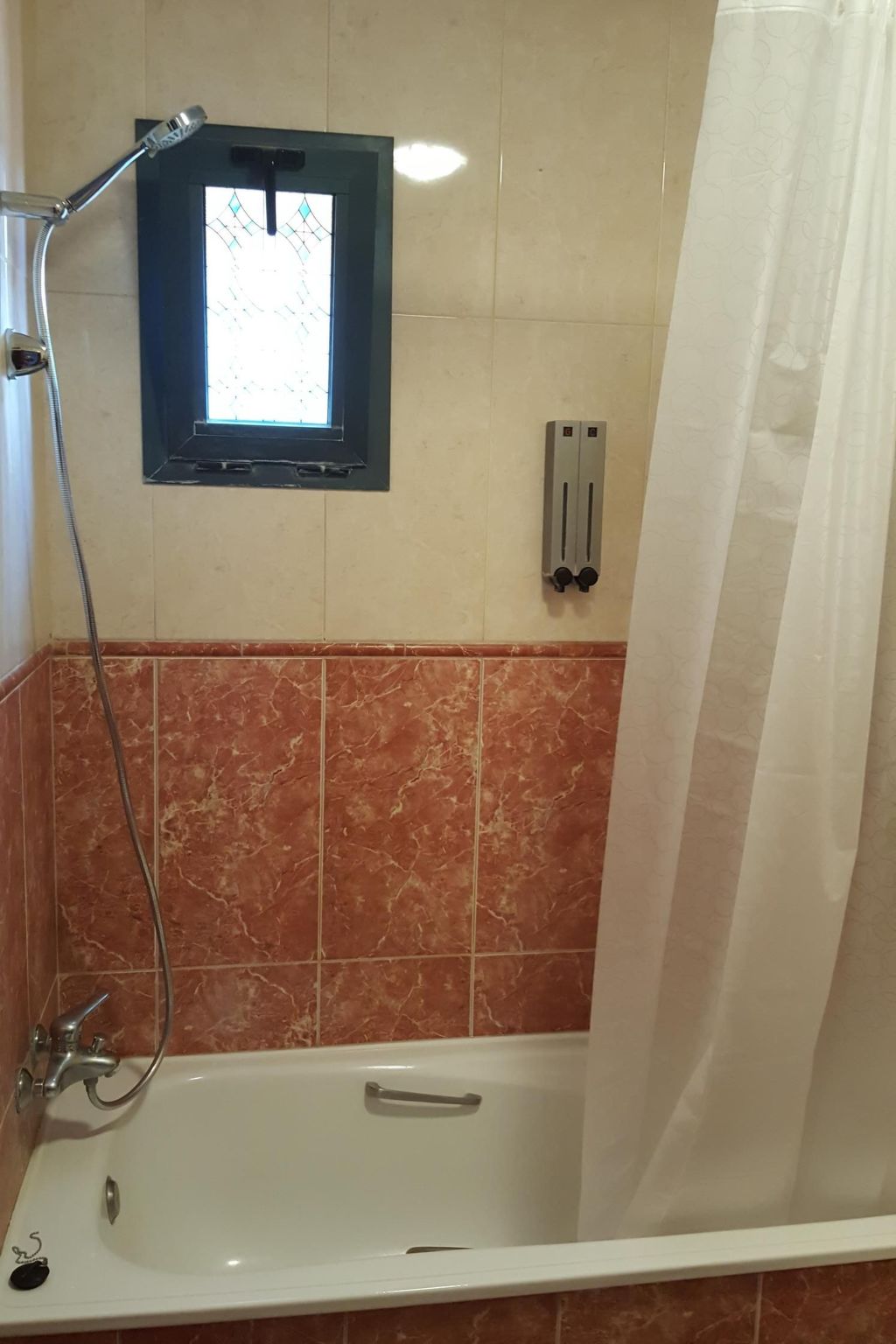 Mit Balkon, Pool und Spielplatz-Inside