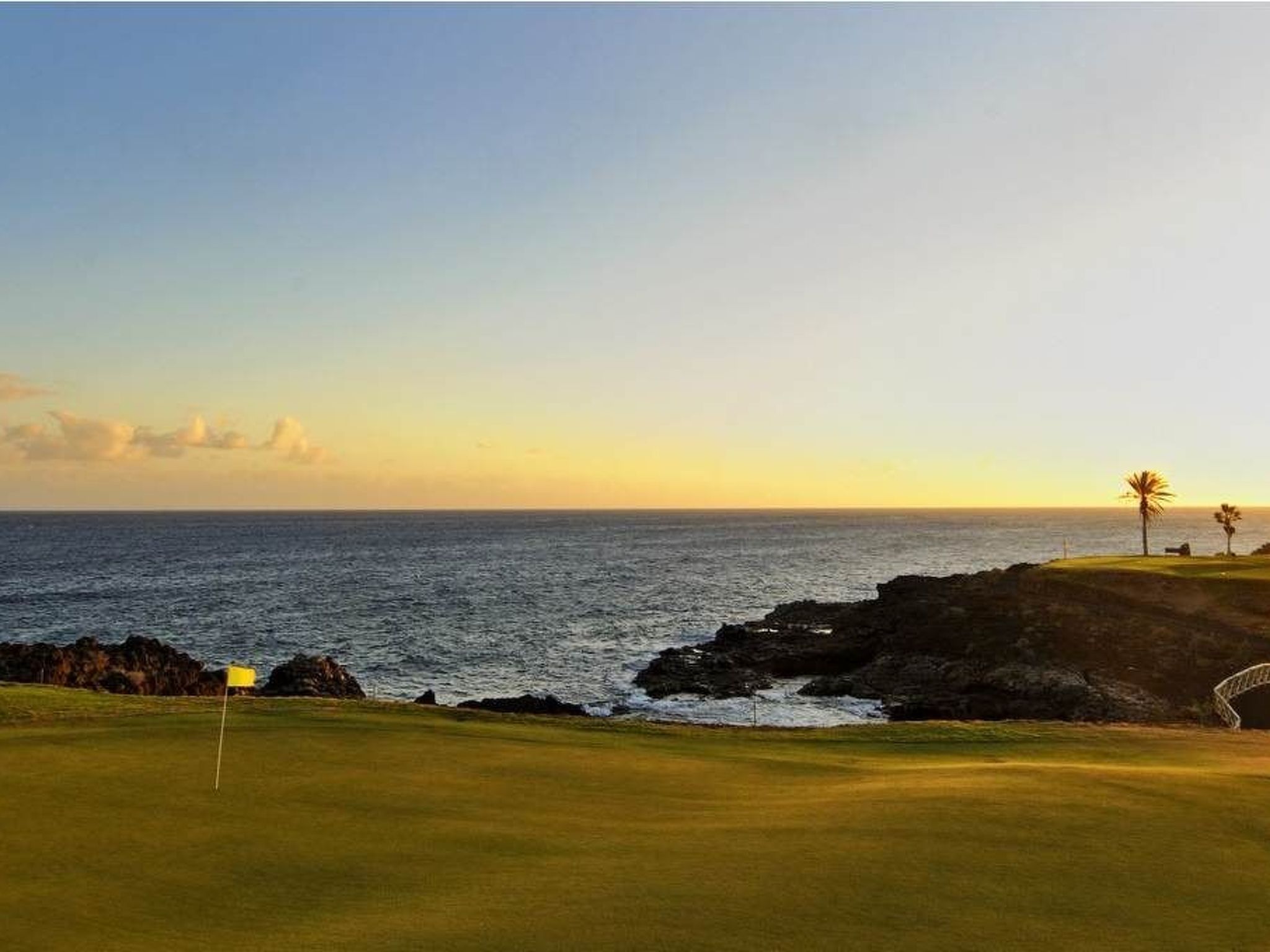 Mit Balkon, Pool und Spielplatz