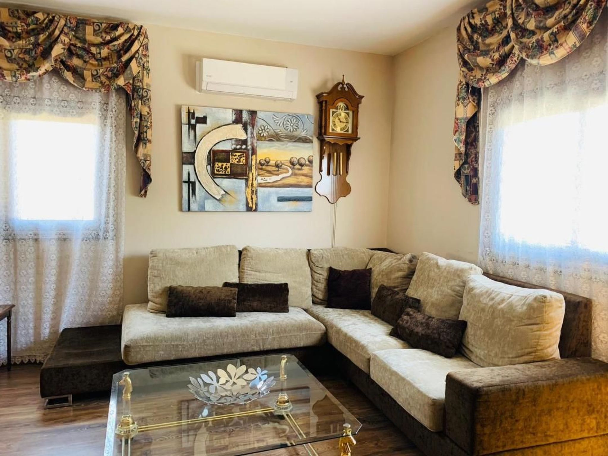 Geräumiges Haus mit exklusivem Schwimmbad und Solarium.-Binnen