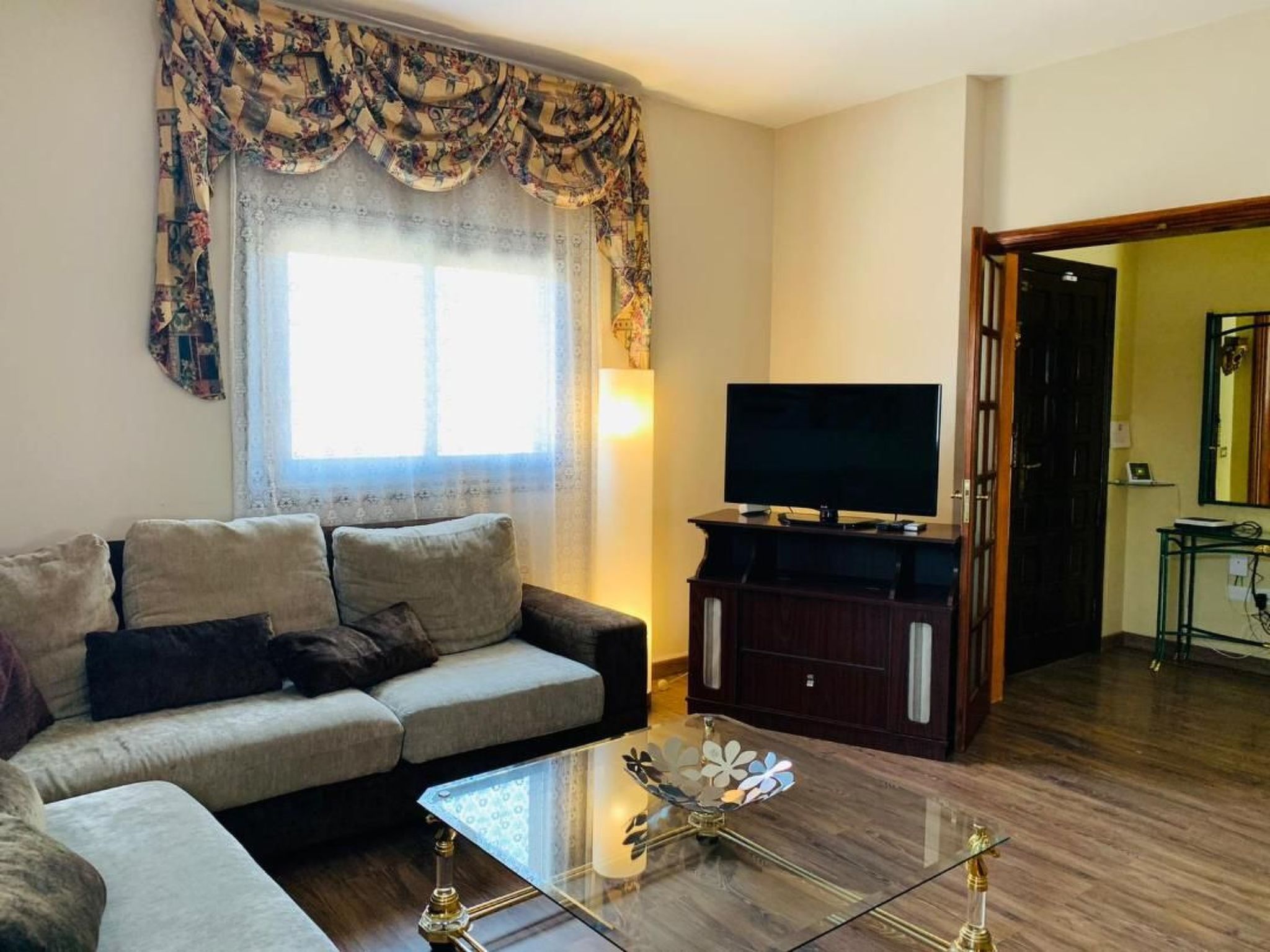 Geräumiges Haus mit exklusivem Schwimmbad und Solarium.-Binnen