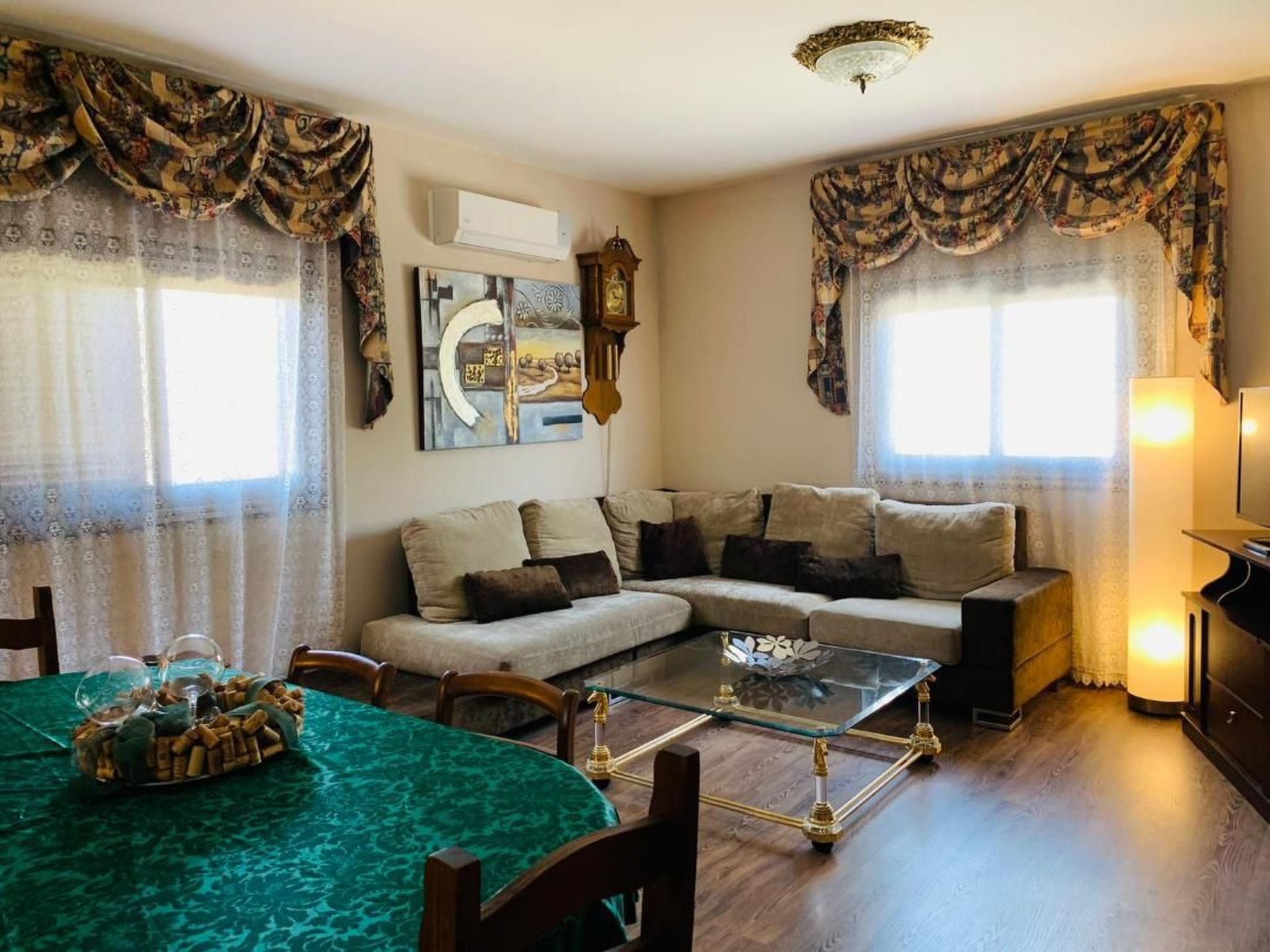 Geräumiges Haus mit exklusivem Schwimmbad und Solarium.-Binnen