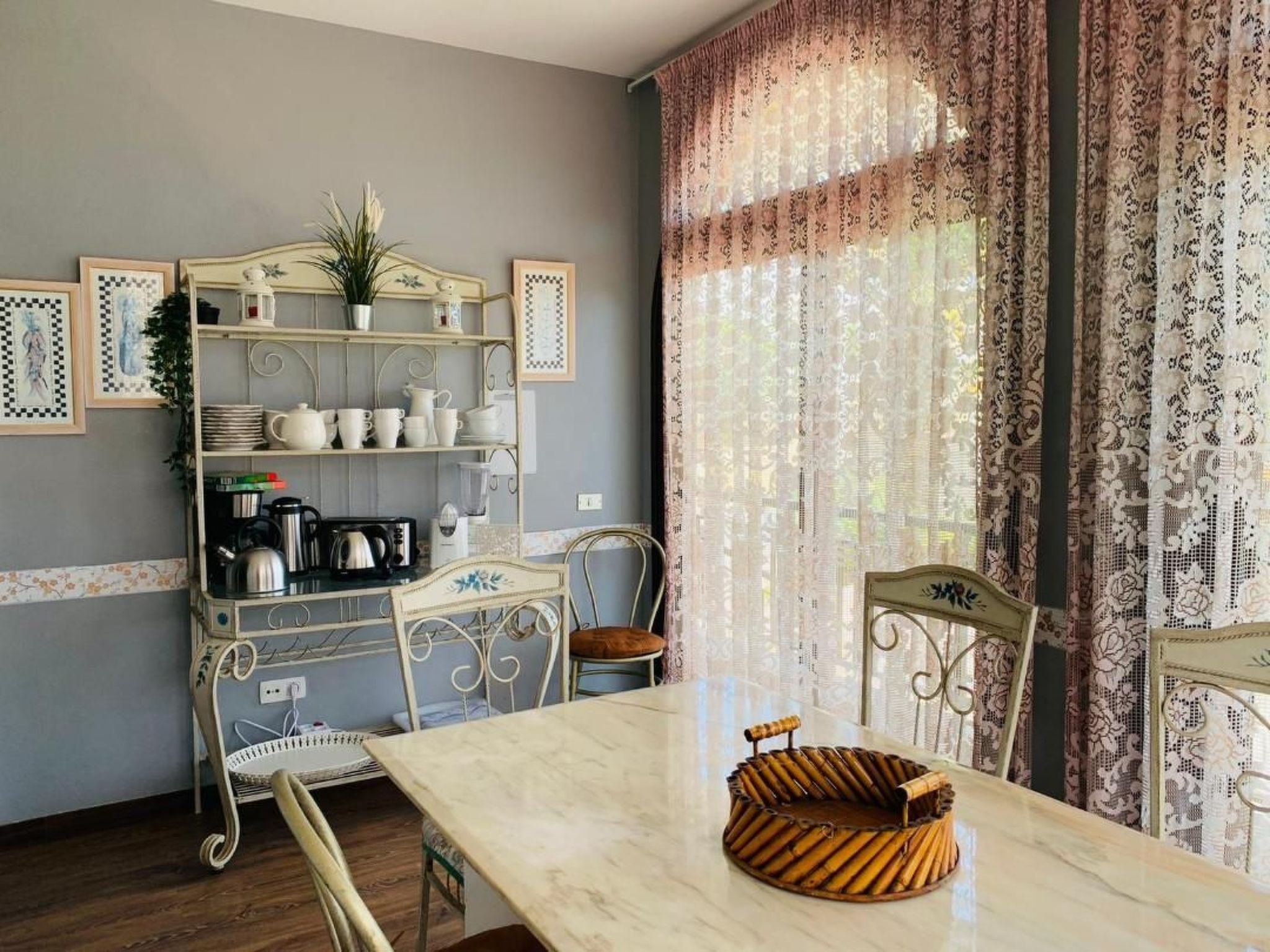 Geräumiges Haus mit exklusivem Schwimmbad und Solarium.-Binnen